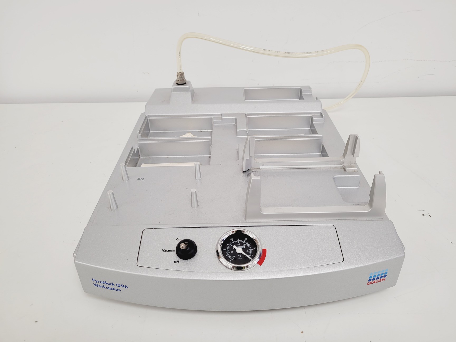 Image of Qiagen Pyromark Q96 ID + Vacuum Prep Worktable System Lab