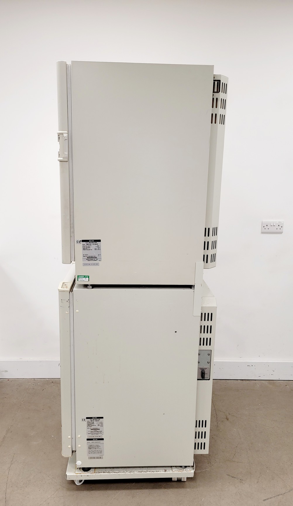 Image of Sanyo CO2 Incubator Double Stack MCO17-AIC/MCO-18AIC Lab