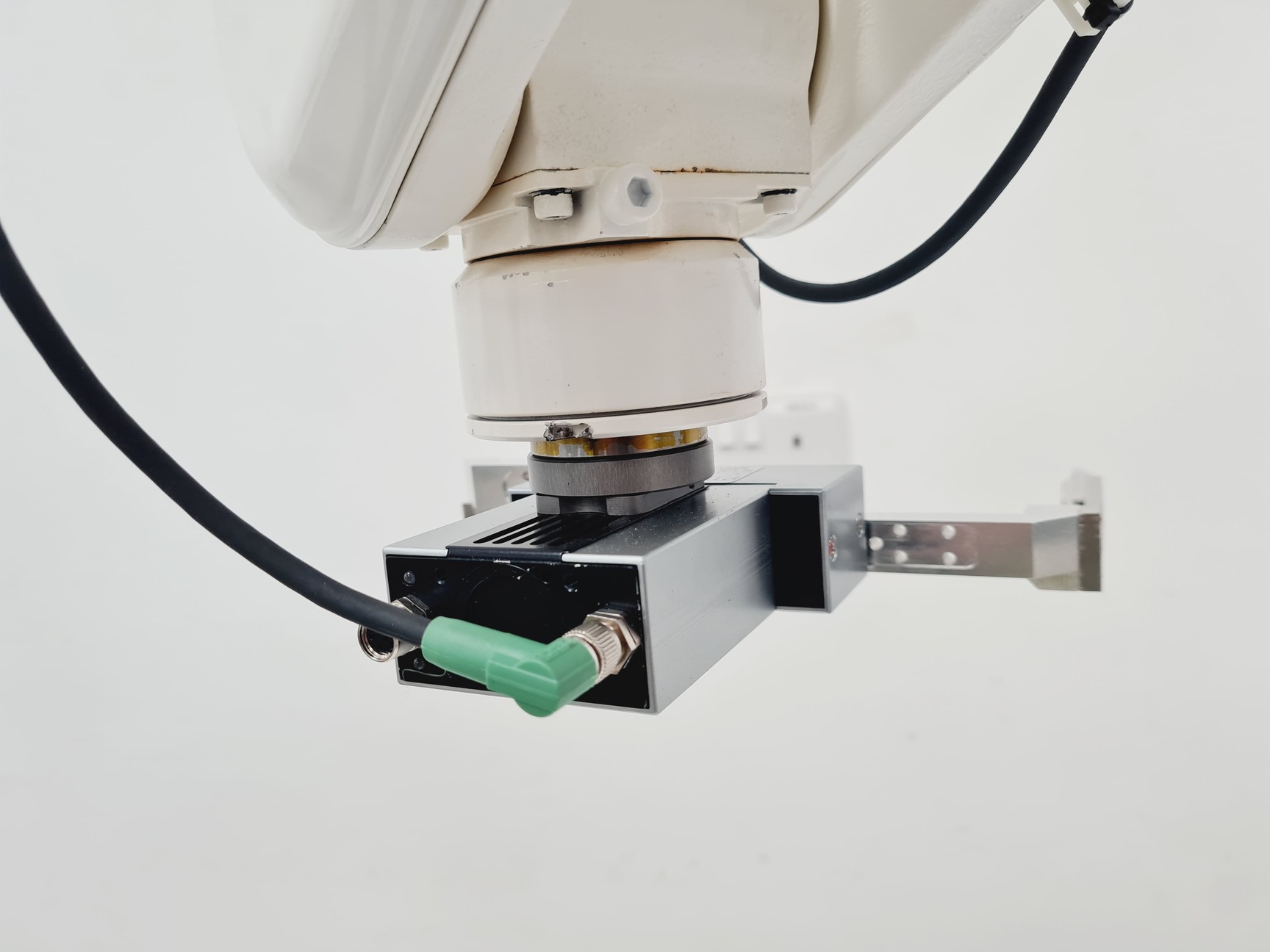 Image of Yaskawa Electrics Motoman YR HP3J-J01 w/ Power Supply & Controller Lab Faulty