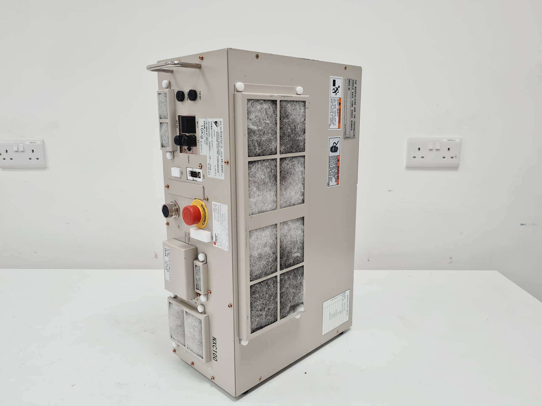Image of Yaskawa Electrics Motoman YR HP3J-J01 w/ Power Supply & Controller Lab Faulty