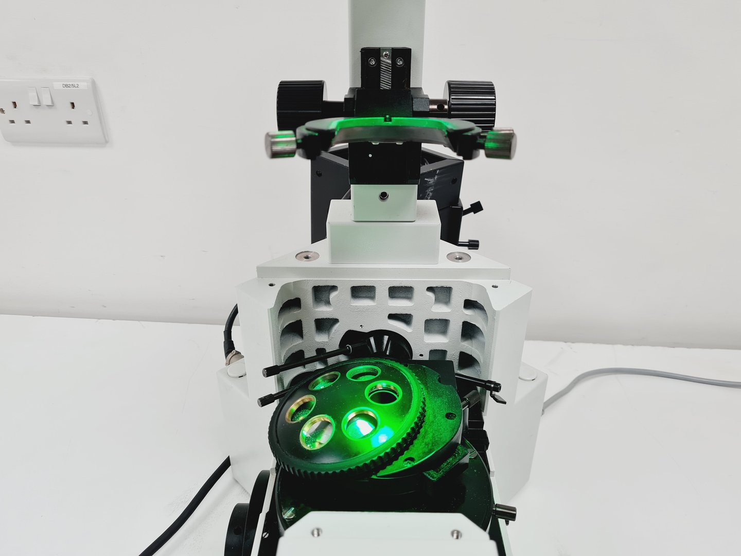 Image of Olympus IX70 Inverted Fluorescence Microscope w/ U-ULS100HG Lab Spares/Repairs
