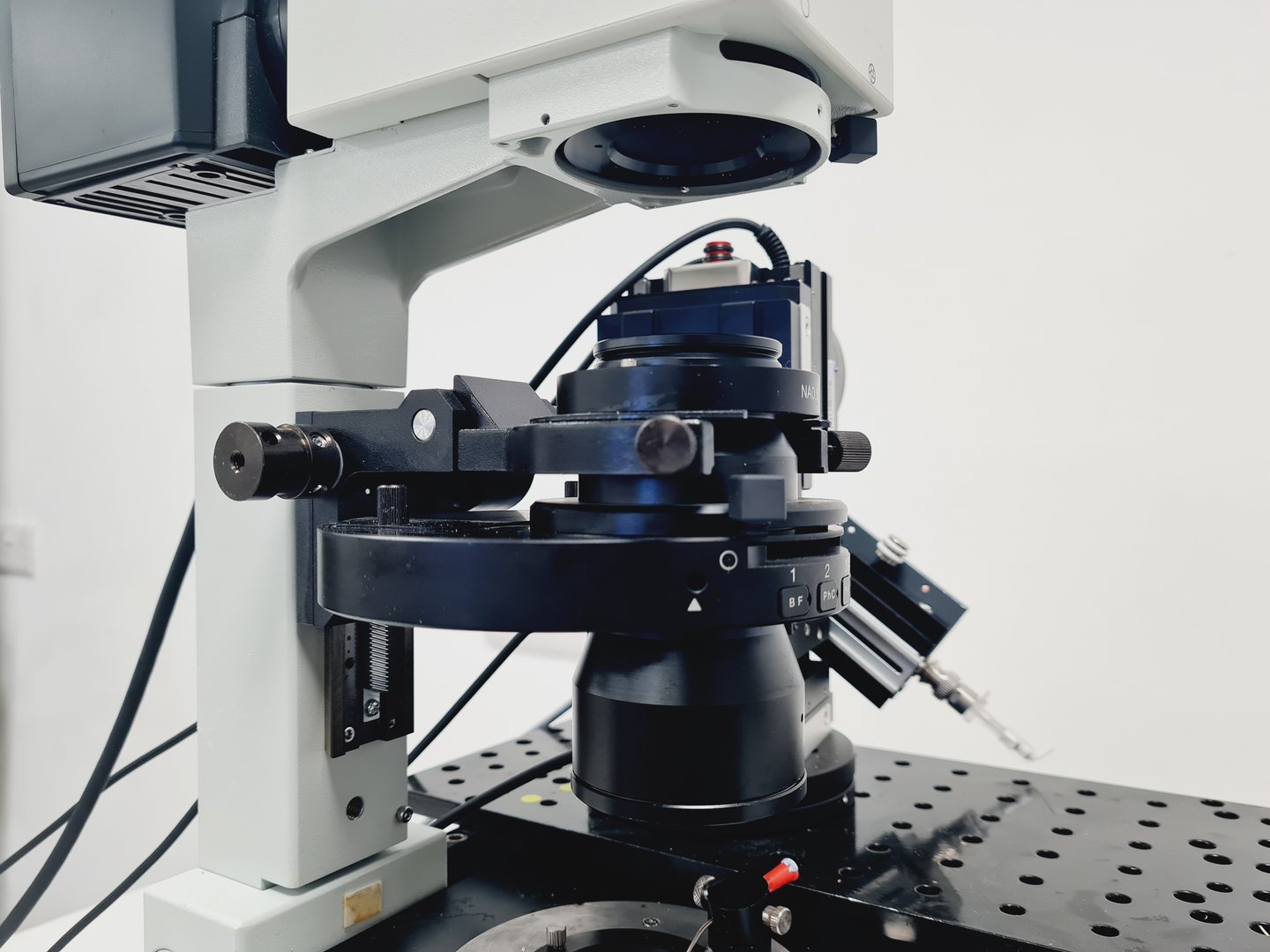 Image of Olympus IX71 Inverted Microscope, Electrophysiology & Imaging System Lab 