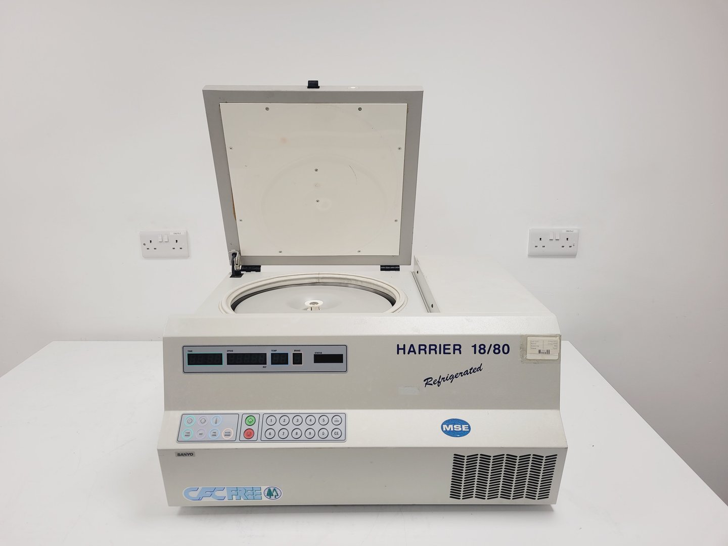 Image of Sanyo MSE Harrier 18/80 Refrigerated Centrifuge with 6000rpm Rotor Lab