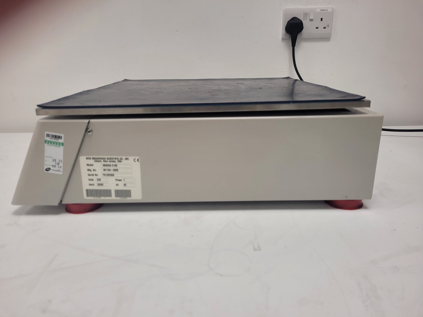 Image of New Brunswick ScientificLaboratory Platform Shaker  Innova 2100  Lab