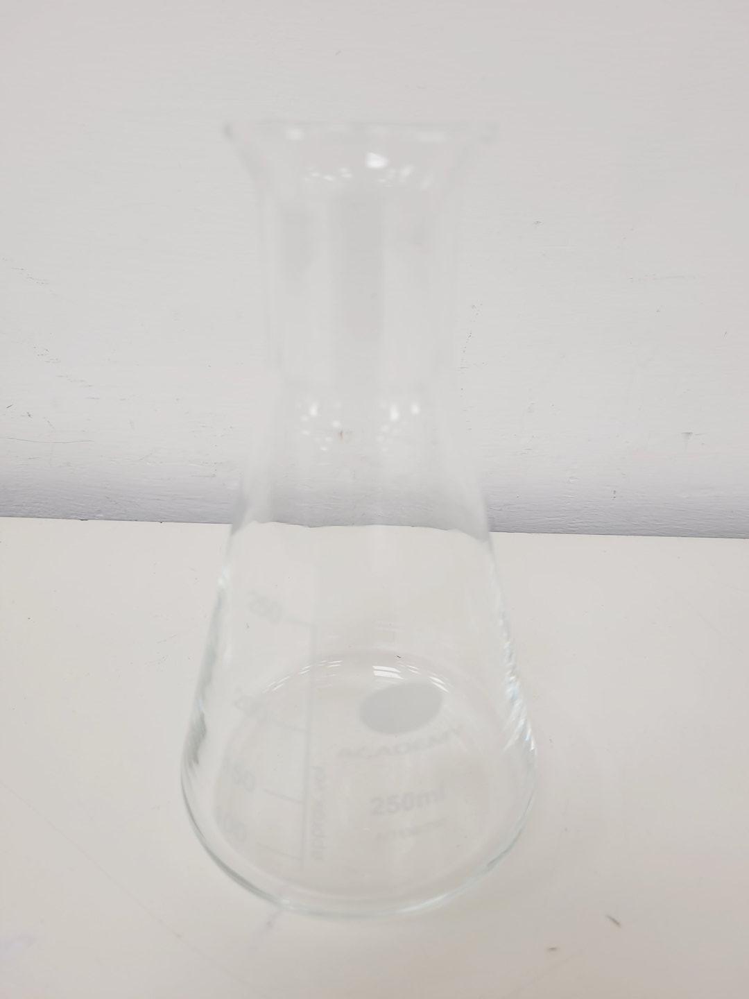 Image of 51 x Units of Assorted Glassware - Fisherbrand, Duran, Academy Lab