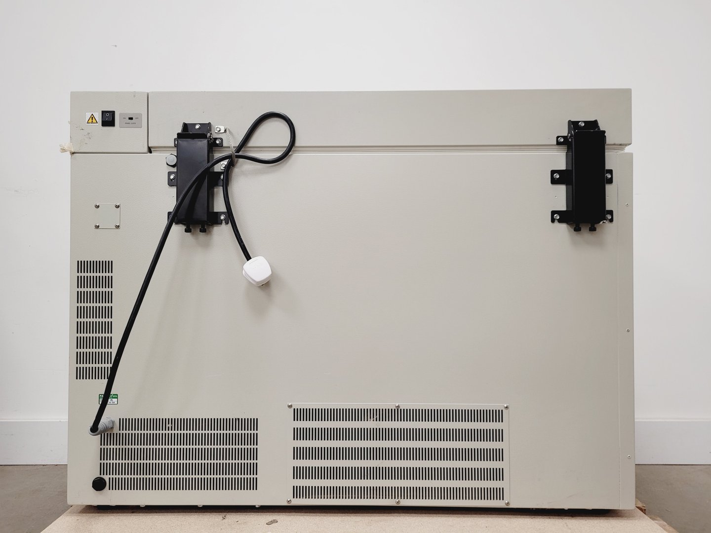 Image of Sanyo Orbital Shaking Incubator IOX402.XX1.C Lab