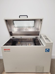 Thumbnail image of Sanyo Orbital Shaking Incubator IOX402.XX1.C Lab