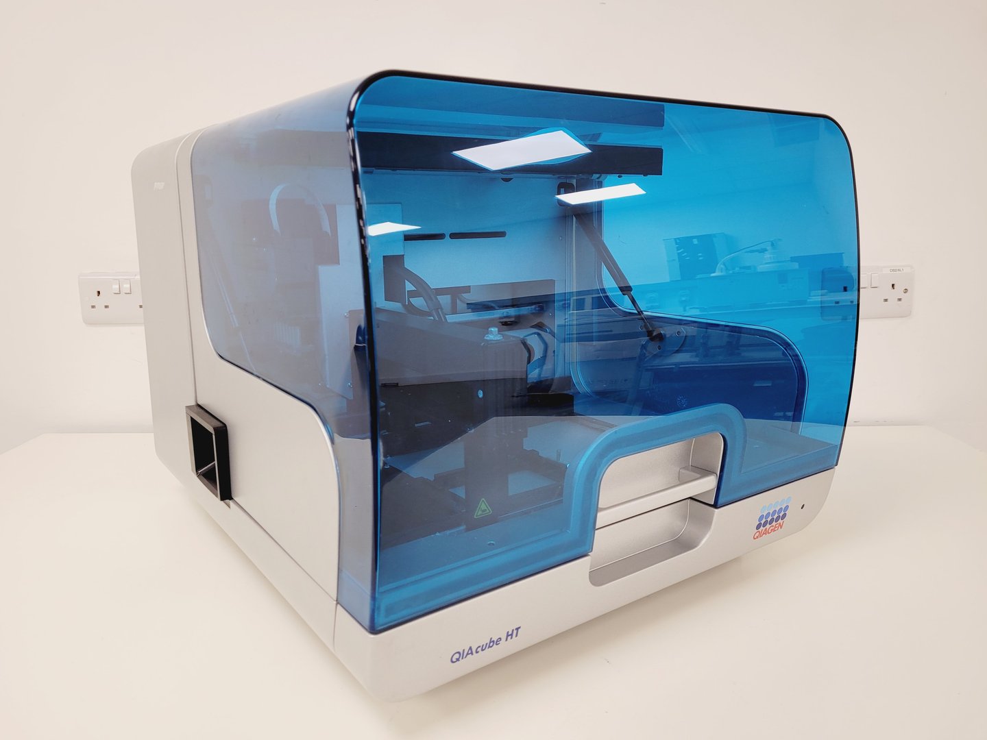 Image of Qiagen QIAcube HT QIAxtractor Nucleic Acid Purification System w/ VS04 Pump Lab