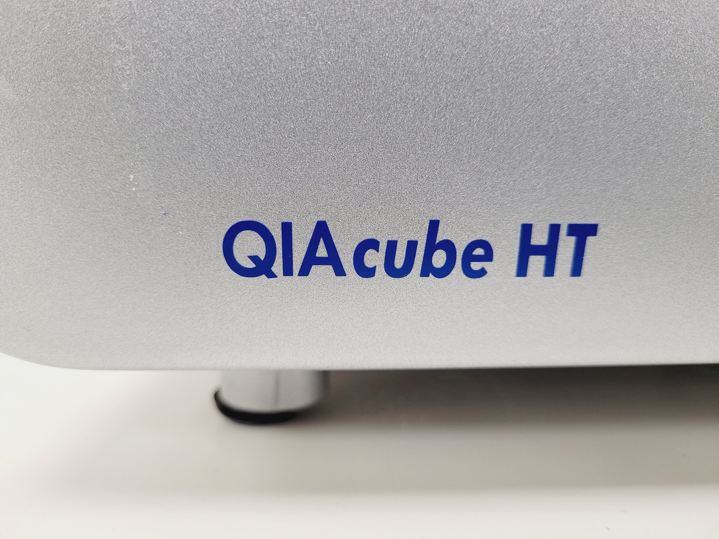 Image of Qiagen QIAcube HT QIAxtractor System w/ VS04 Pump Spares/Repair Lab