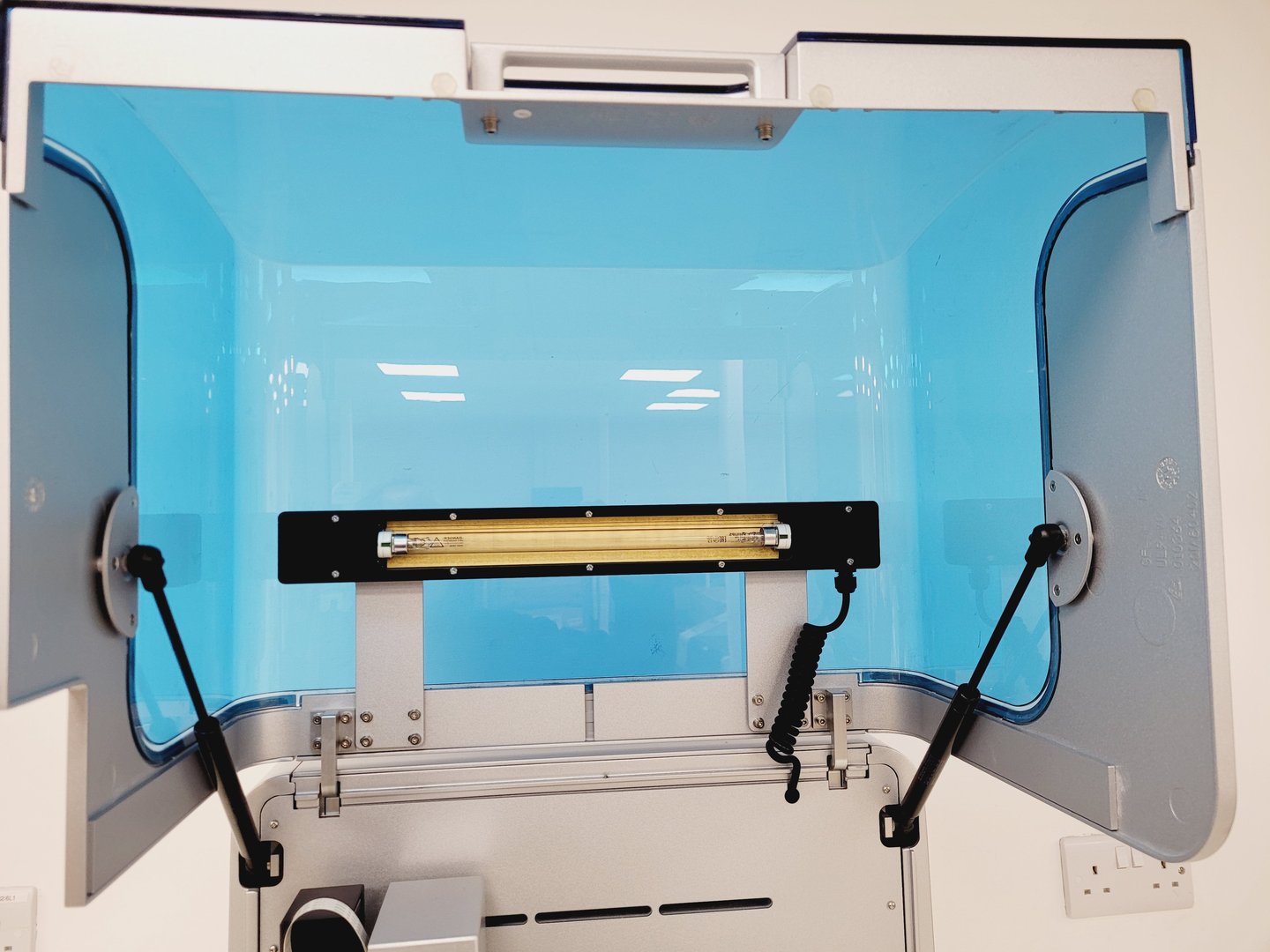 Image of Qiagen QIAcube HT QIAxtractor System w/ VS04 Pump Spares/Repair Lab