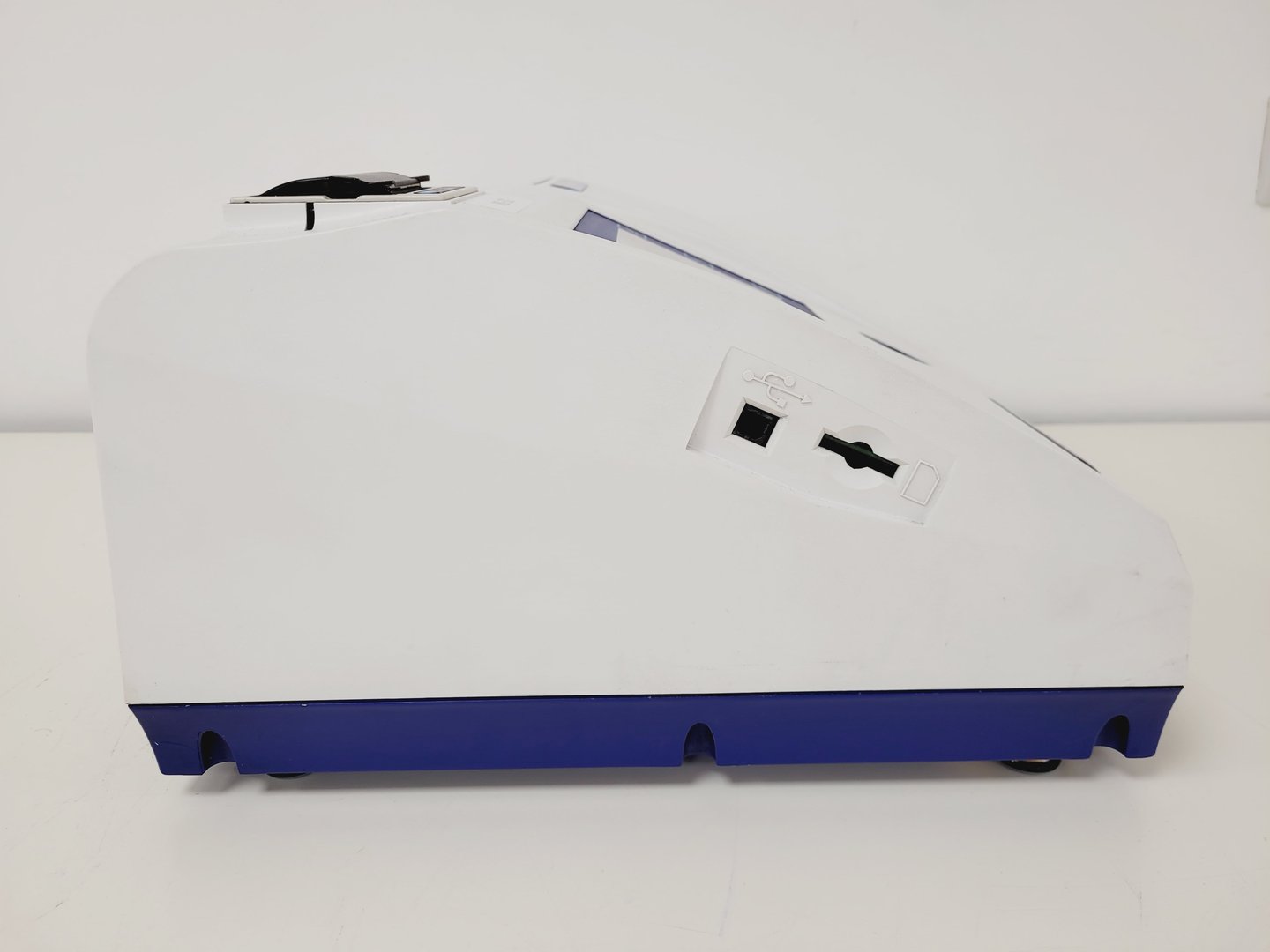 Image of Jenway 6715 UV/Vis Spectrophotometer Lab