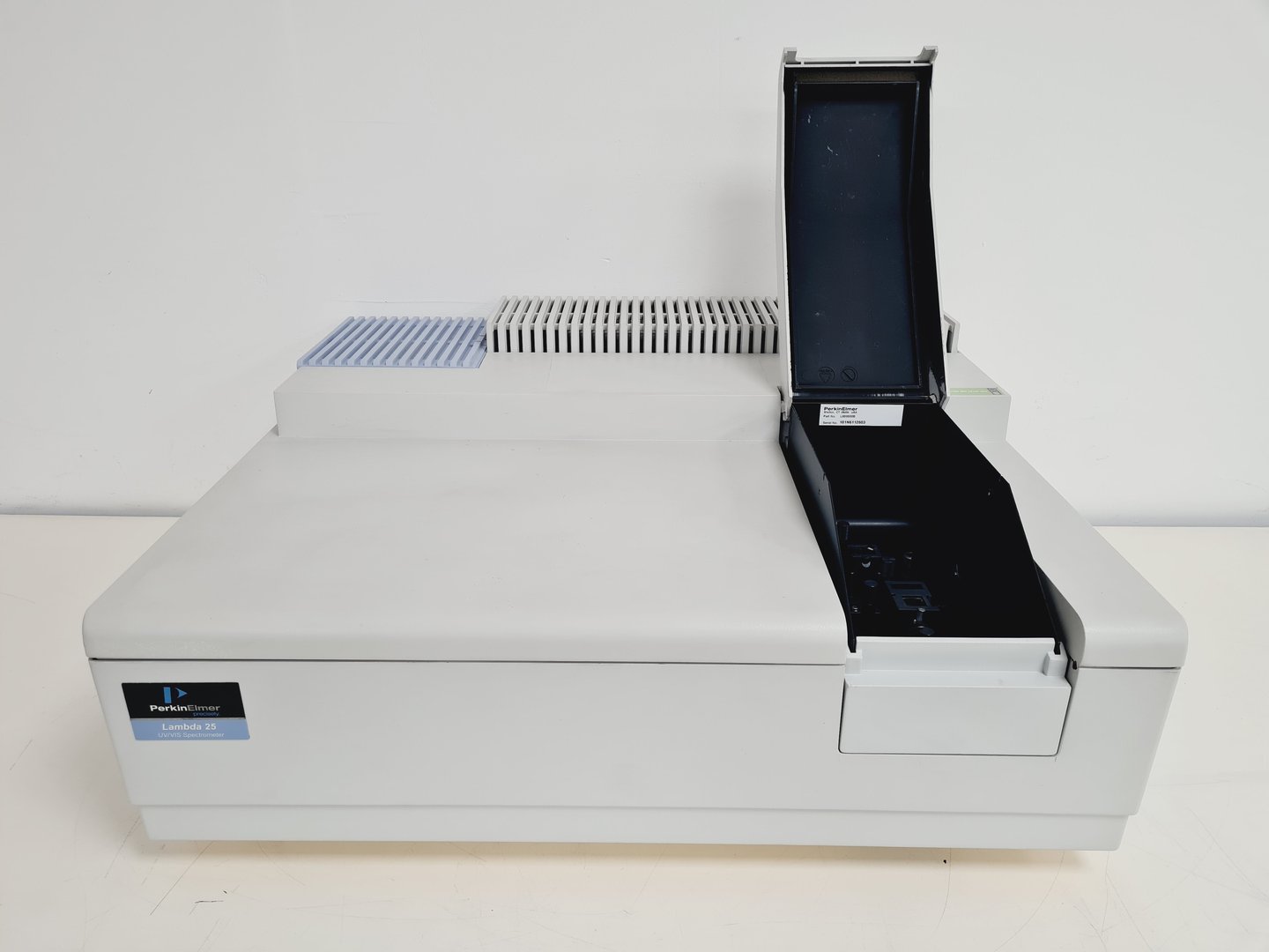Image of Perkin Elmer Lambda 25 UV/VIS Spectrometer Lab Spares/Repairs
