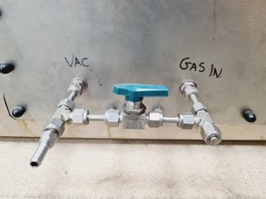 Thumbnail image of Saffron Glove Box With Columns + Saffron Regeneration Oven Lab