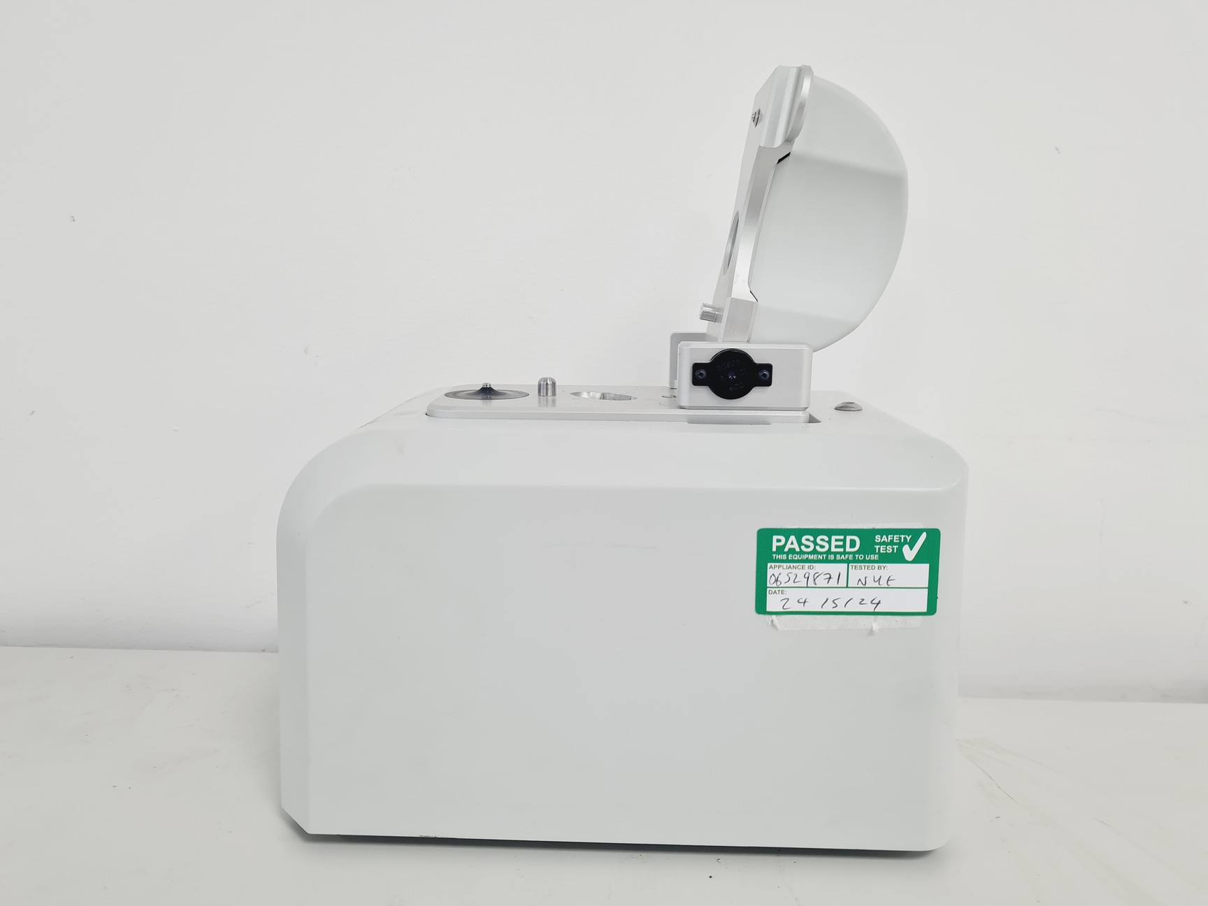 Image of Thermo Scientific NanoDrop 2000c Spectrophotometer Lab 