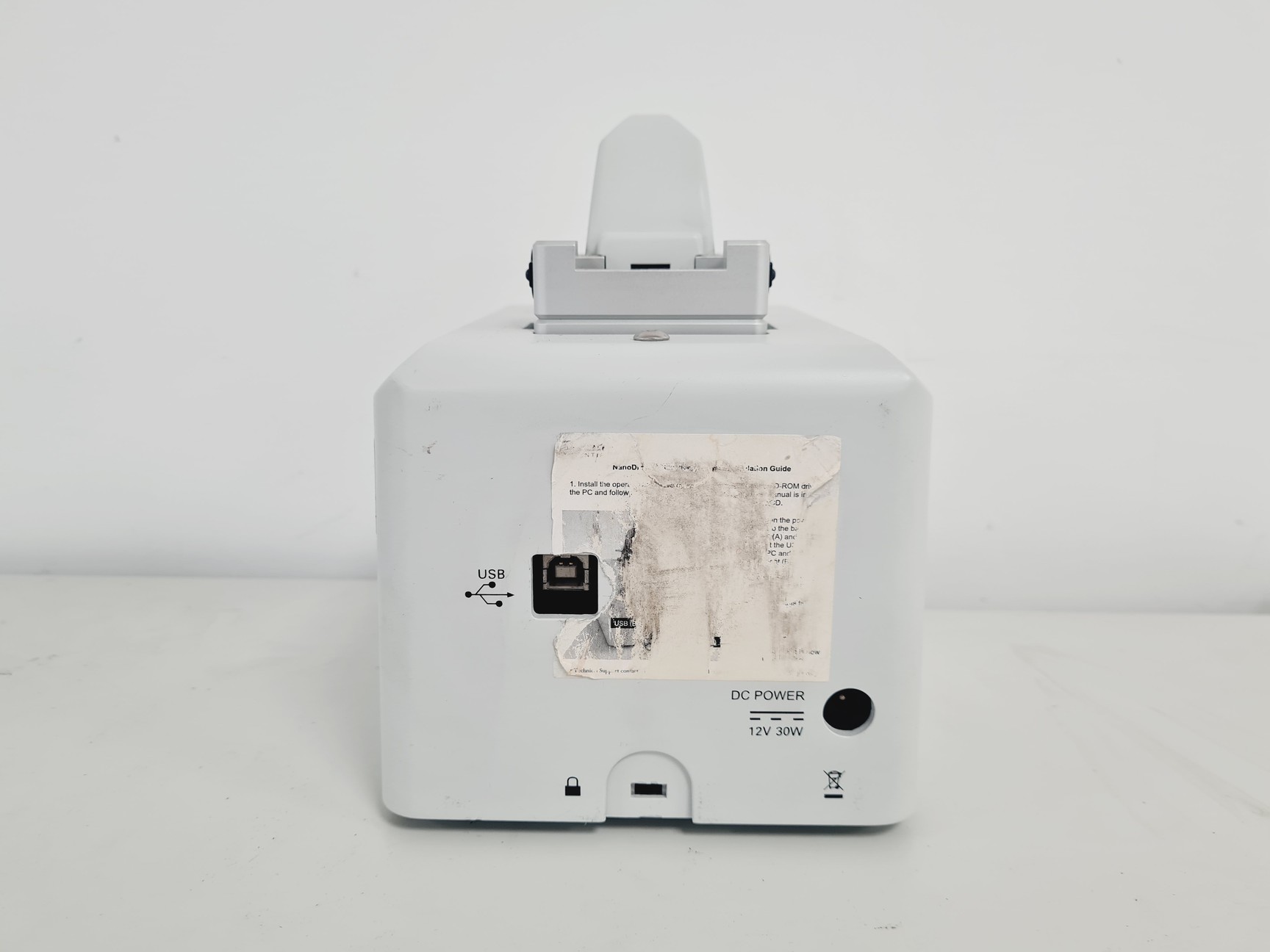 Image of Thermo Scientific NanoDrop 2000c Spectrophotometer Lab 