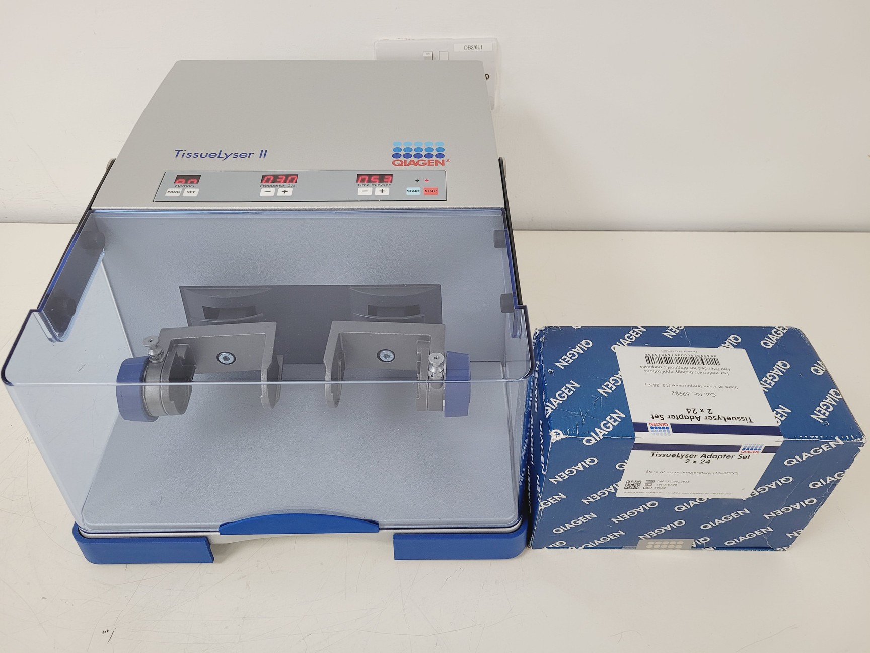 Image of Qiagen Tissuelyser II and Qiagen Tissuelyser adapter set 2 x 24 (box)