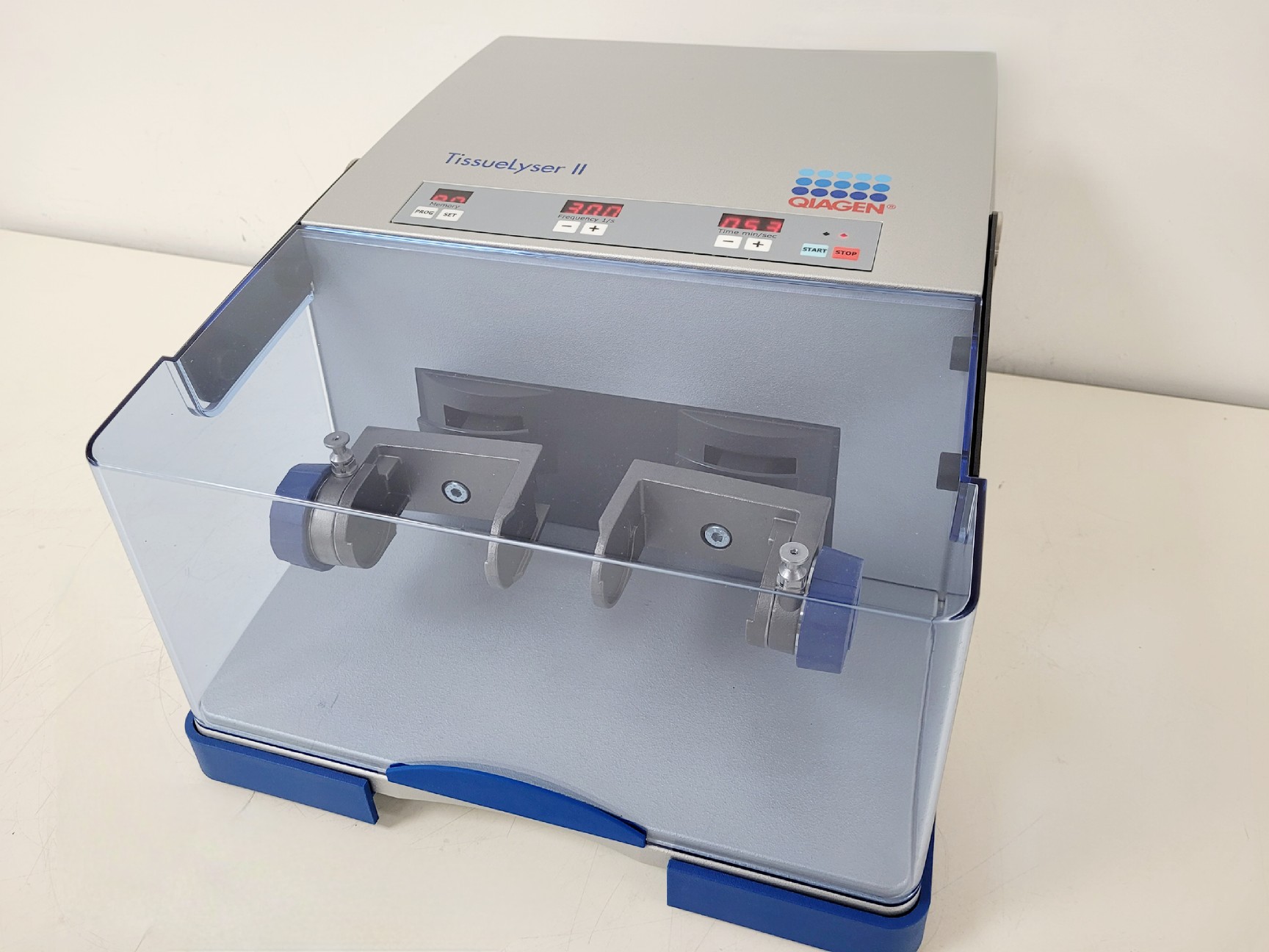 Image of Qiagen Tissuelyser II and Qiagen Tissuelyser adapter set 2 x 24 (box)