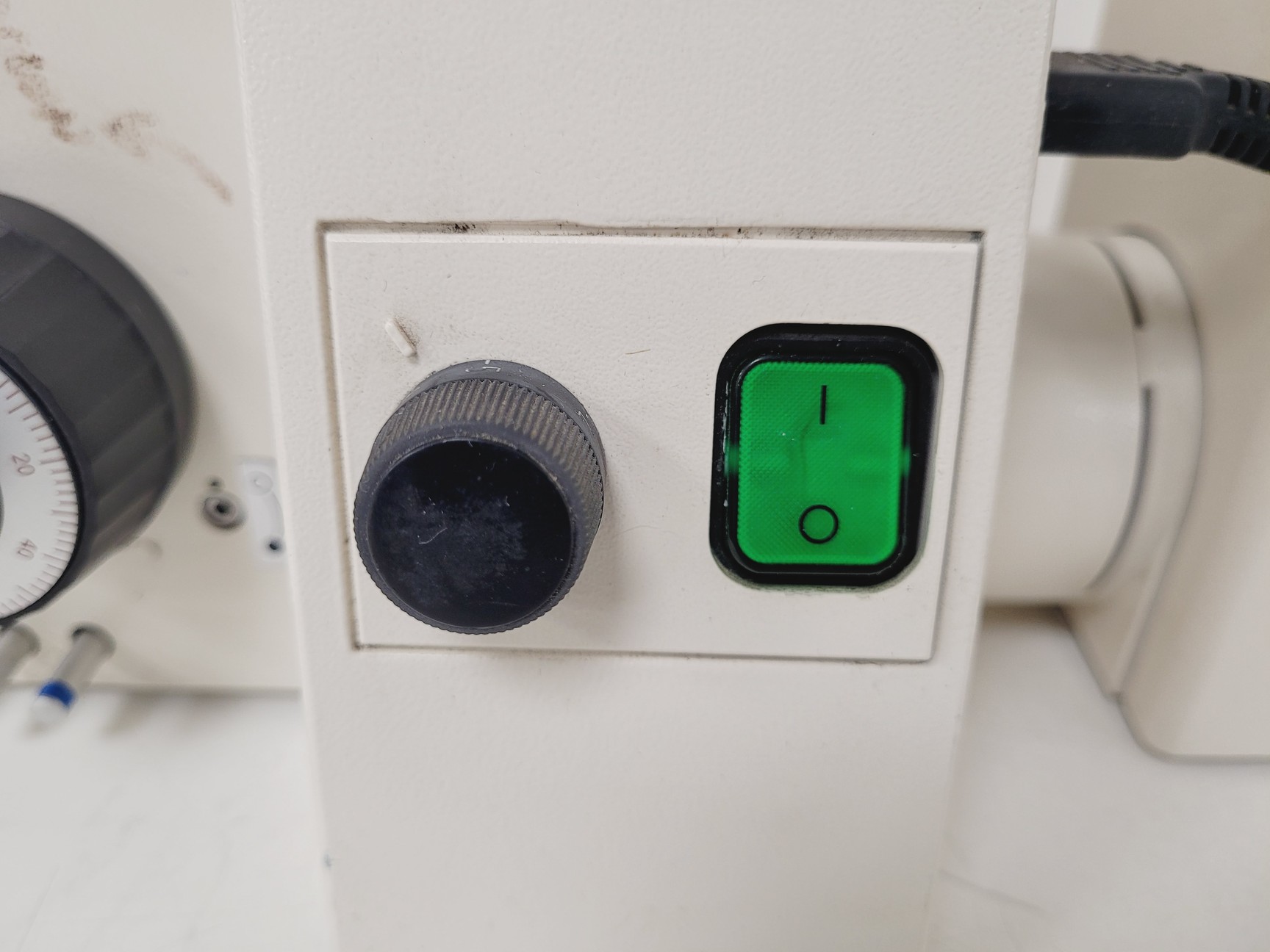 Image of Zeiss Axioskop Microscope w/ 3 x Objectives NEOFL 100x, 40x, 20x Lab