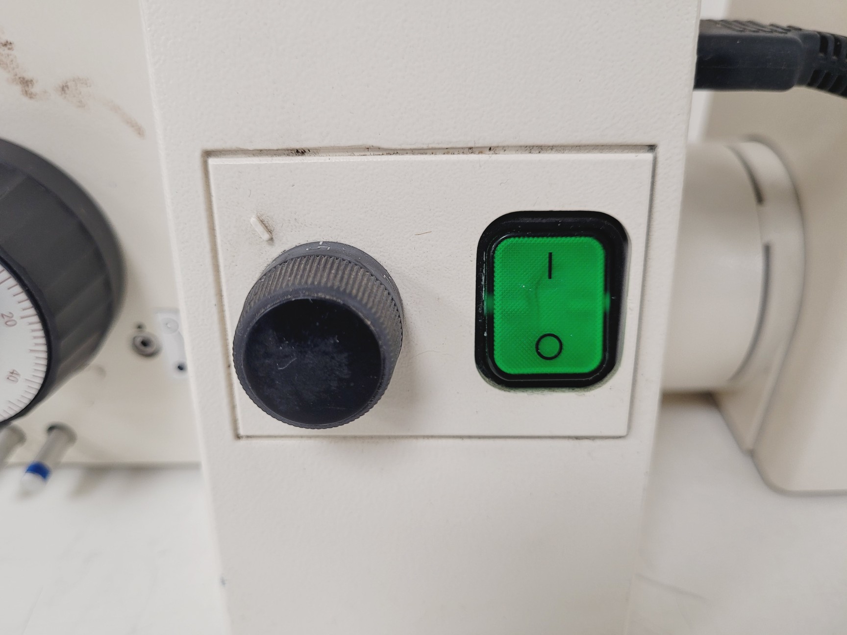 Image of Zeiss Axioskop Microscope w/ 3 x Objectives NEOFL 100x, 40x, 20x Lab