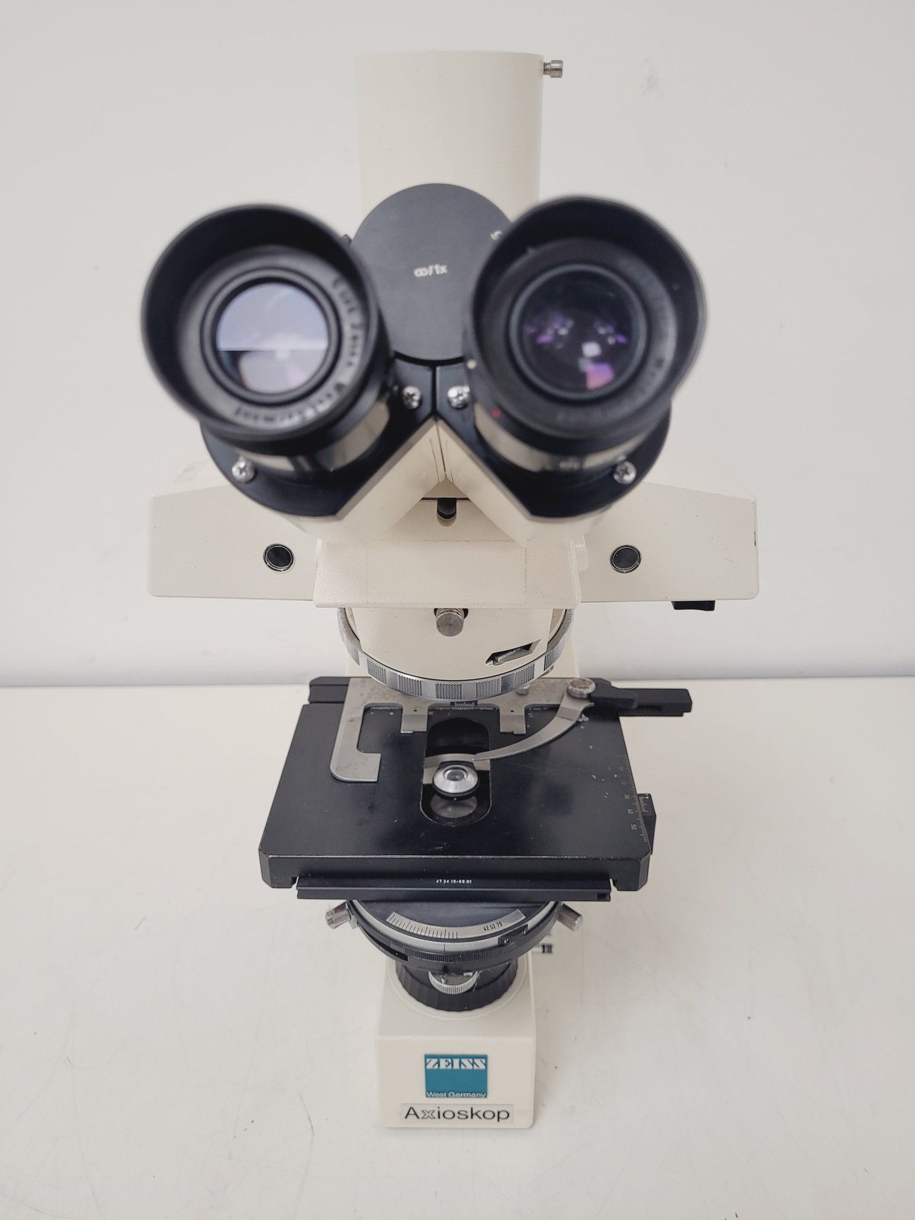 Image of Zeiss Axioskop Microscope w/ 3 x Objectives NEOFL 100x, 40x, 20x Lab