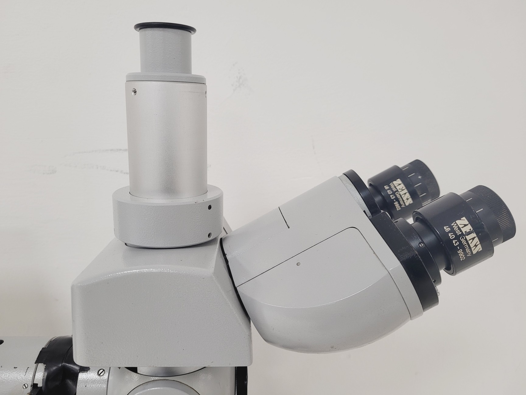Image of Zeiss Standard Fluorescence Microscope w/ 4 x Objectives Lab