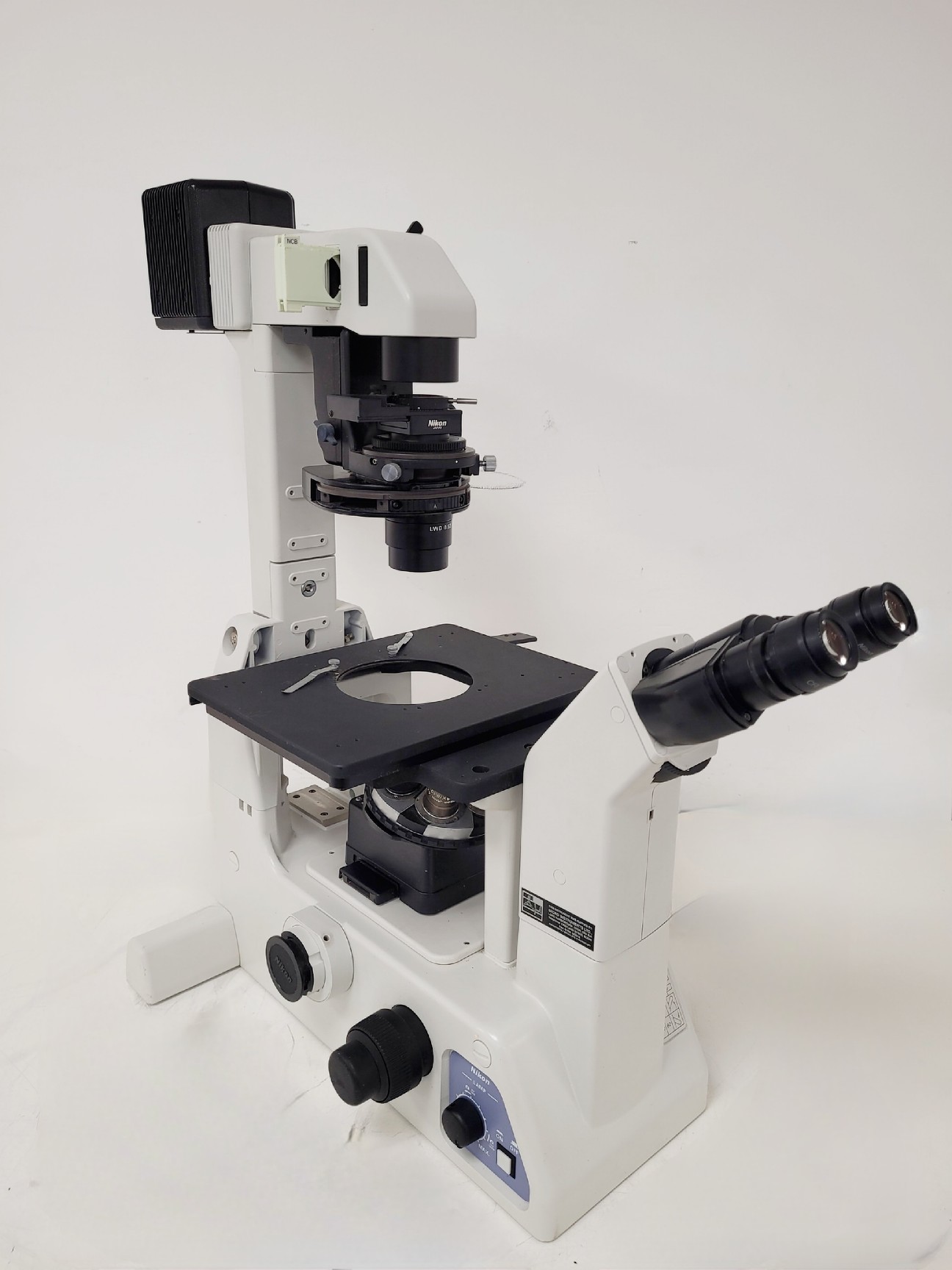 Image of Nikon Eclipse TE200 Microscope w/ 3 x Objectives Plan, Ph w/  TE-PS100 PSU Lab
