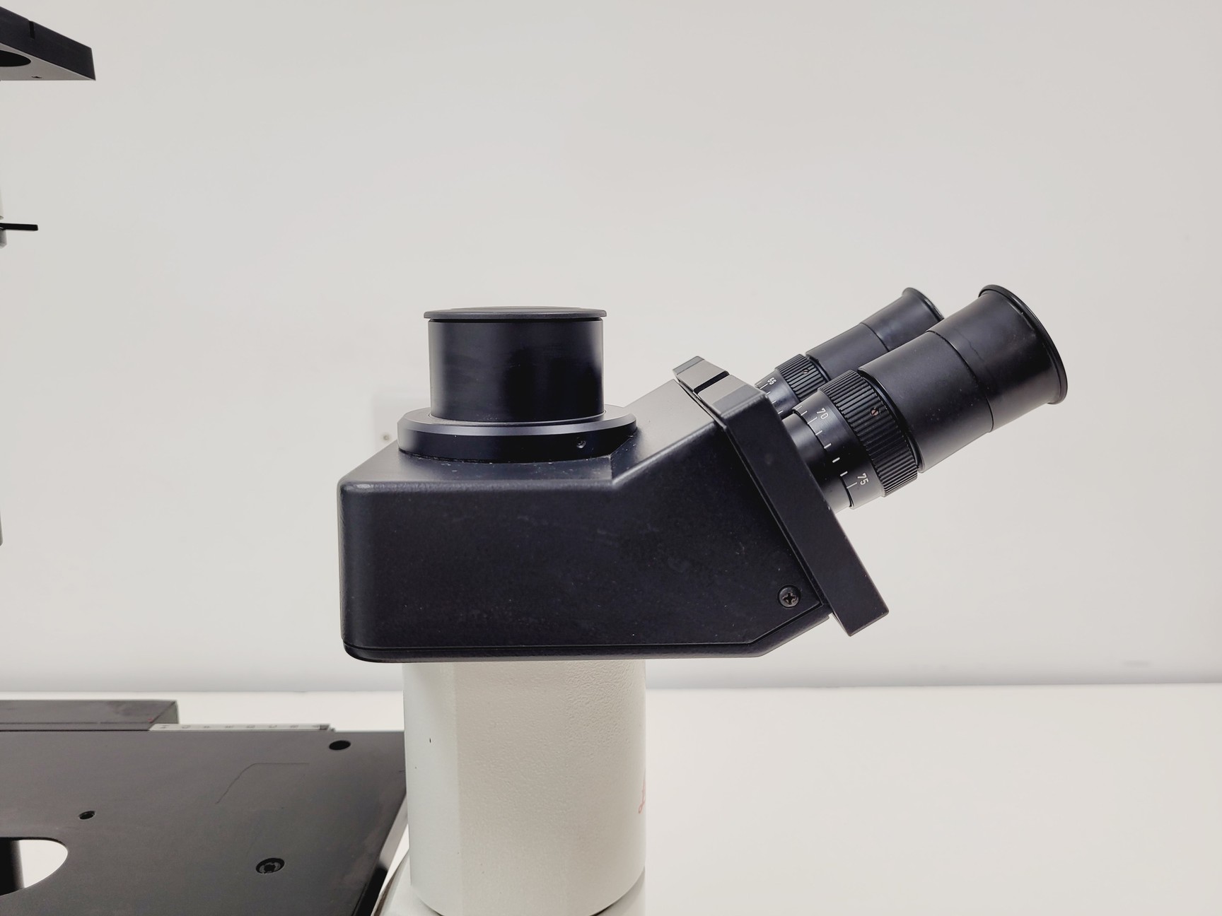 Image of Leica DMIL Inverted Microscope w/ 4 x Objectives Phaco, 160/- Lab 