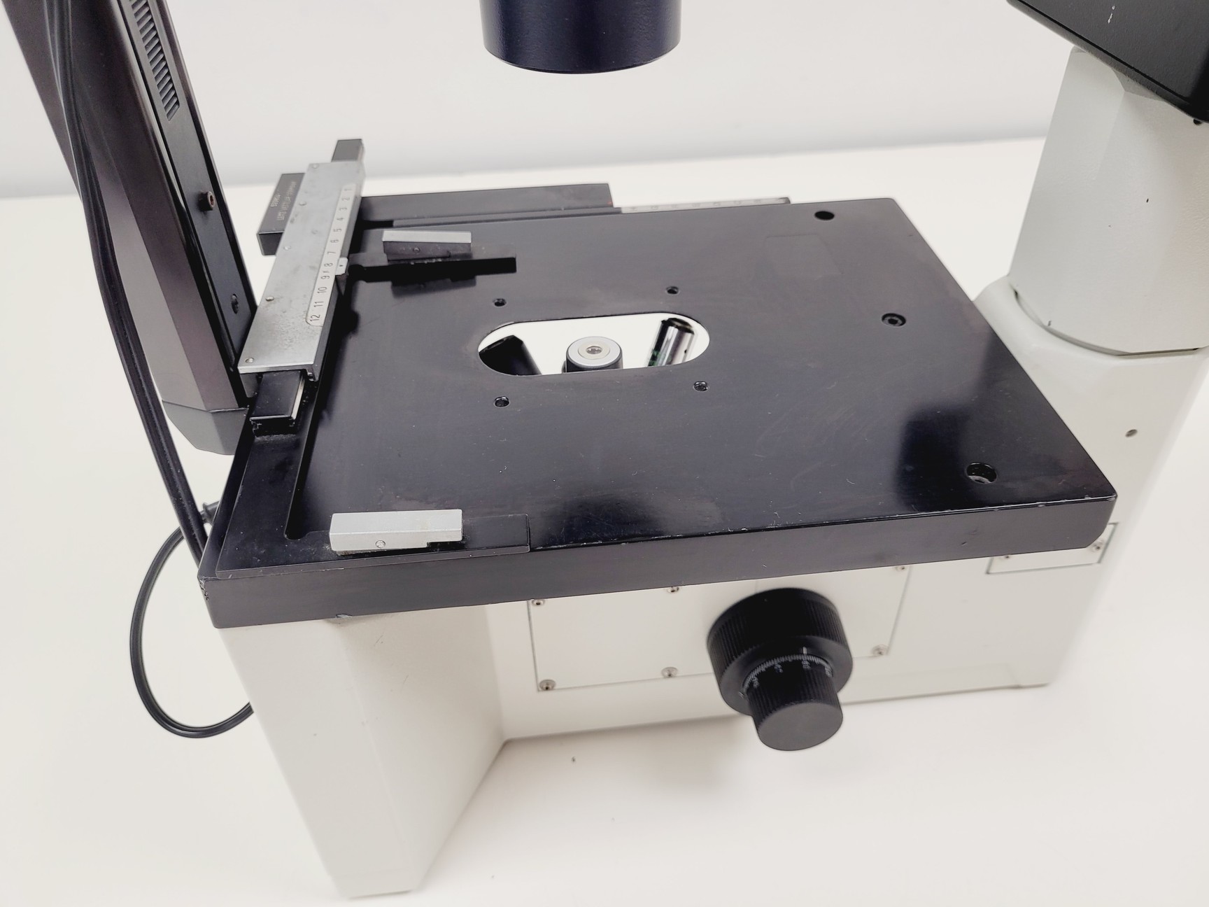 Image of Leica DMIL Inverted Microscope w/ 4 x Objectives Phaco, 160/- Lab 