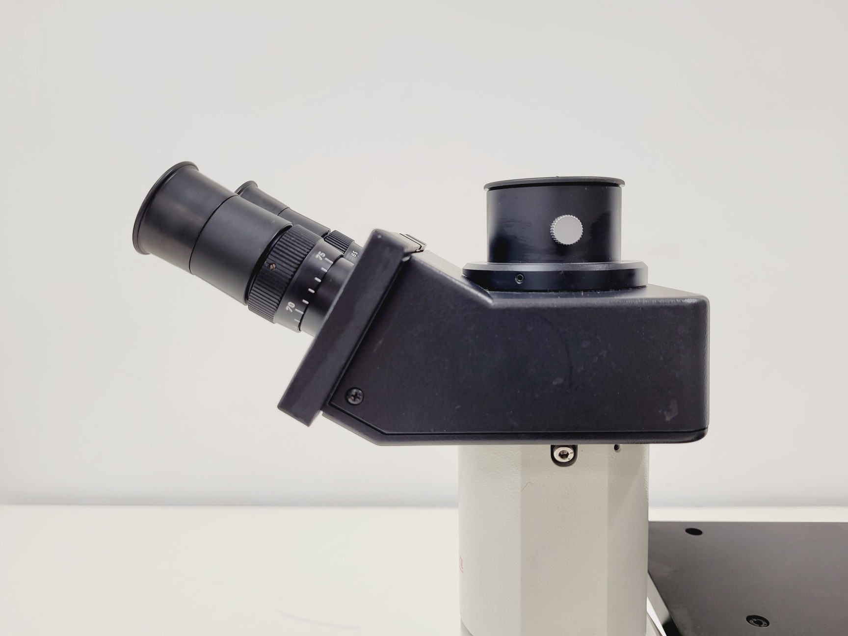 Image of Leica DMIL Inverted Microscope w/ 4 x Objectives Phaco, 160/- Lab 