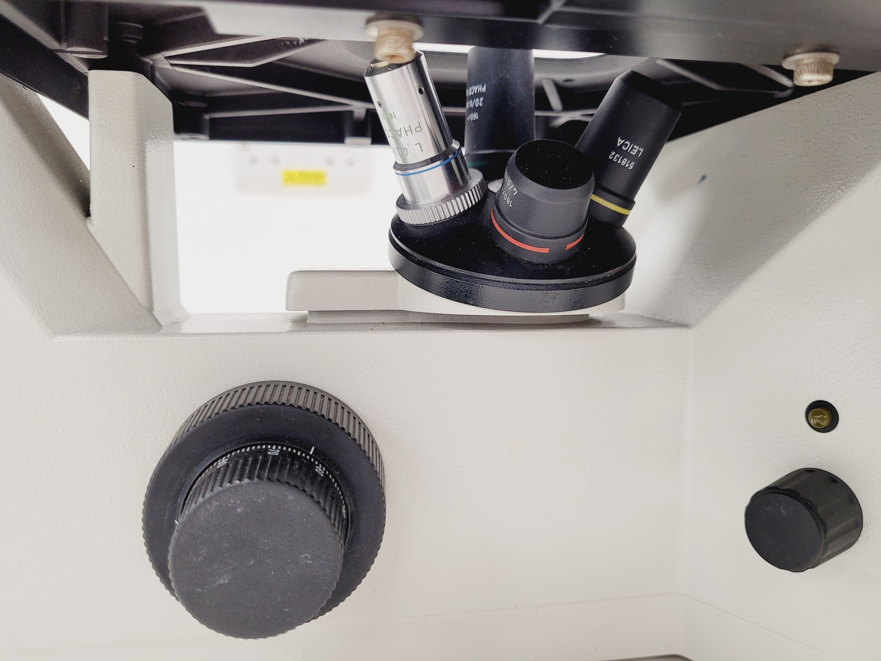 Image of Leica DMIL Inverted Microscope w/ 4 x Objectives Phaco, 160/- Lab 