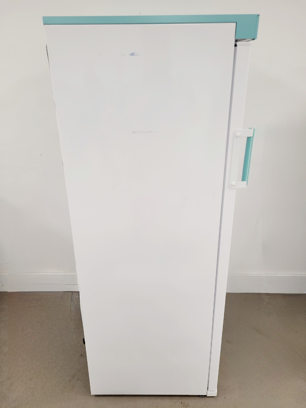 Image of LEC Medical  LSF232UK Freezer Lab