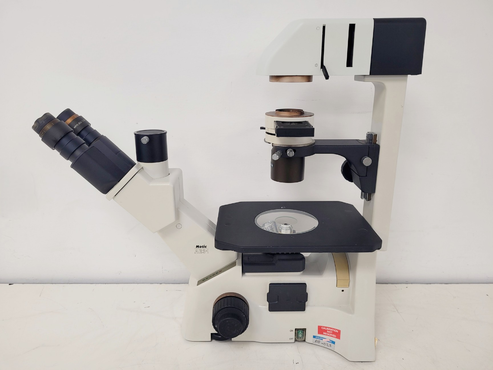 Image of MOTIC AE31 Series Inverted Microscope with 4 x Objectives Lab