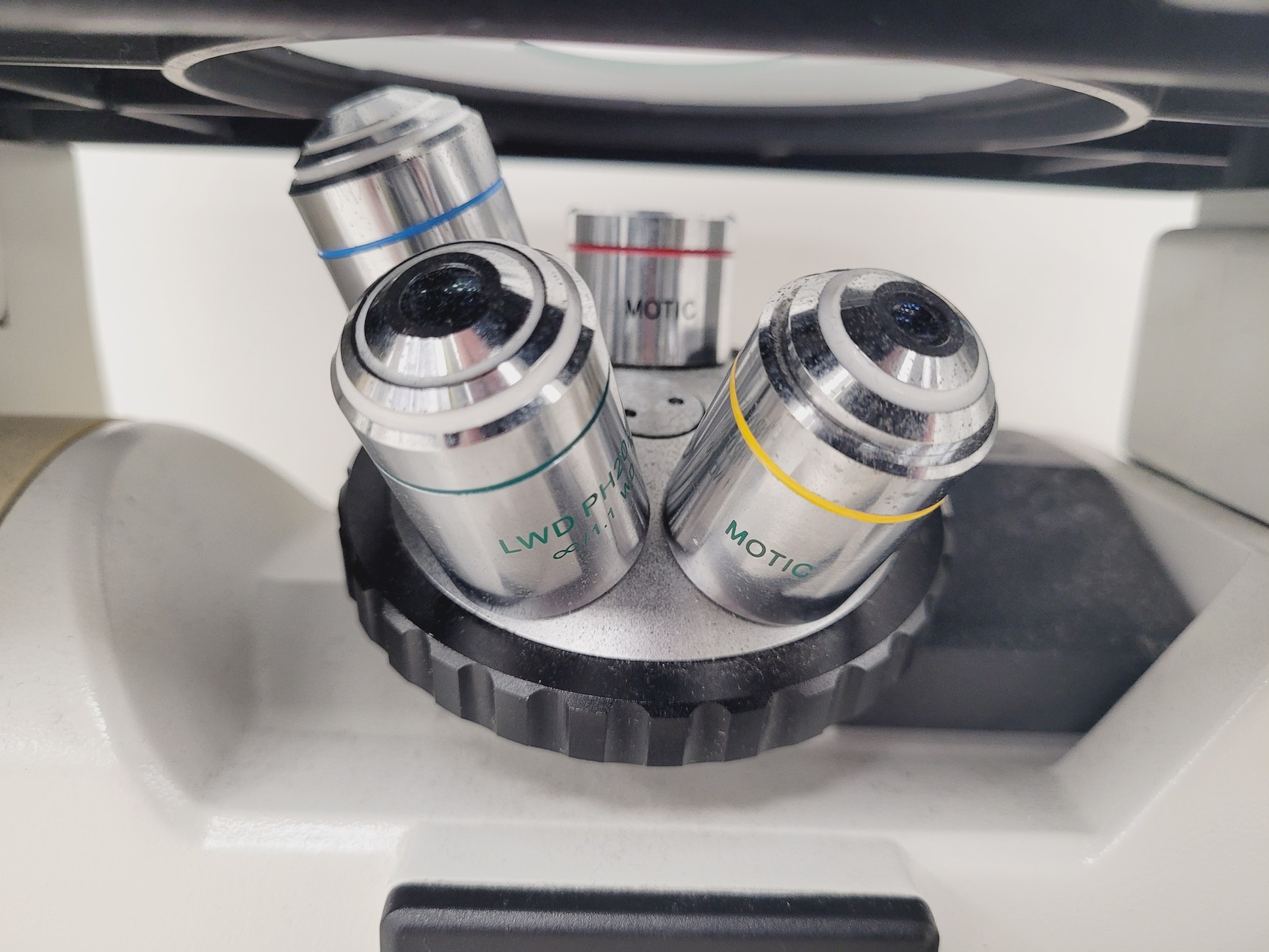 Image of MOTIC AE31 Series Inverted Microscope with 4 x Objectives Lab