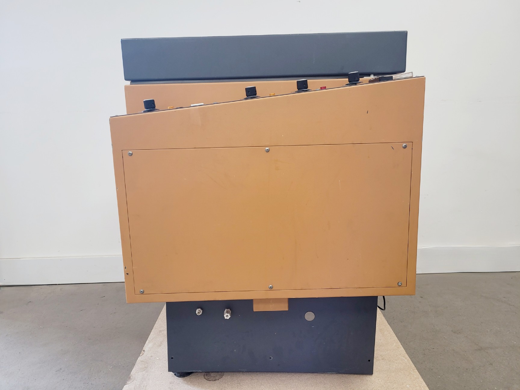 Image of New Brunswick Scientific Controlled Environment Incubator Shaker G-25 Lab Faulty