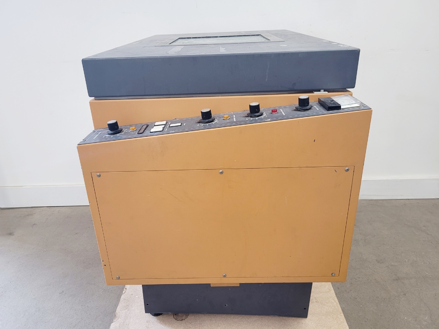 Image of New Brunswick Scientific Controlled Environment Incubator Shaker G-25 Lab Faulty