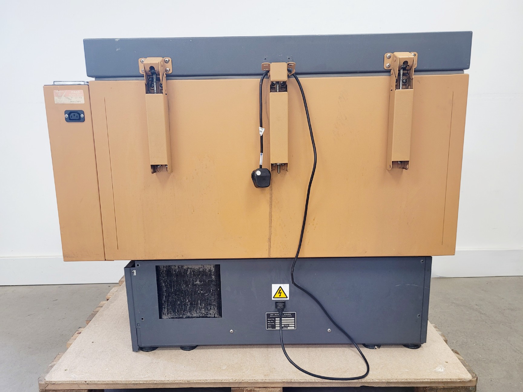 Image of New Brunswick Scientific Controlled Environment Incubator Shaker G-25 Lab Faulty