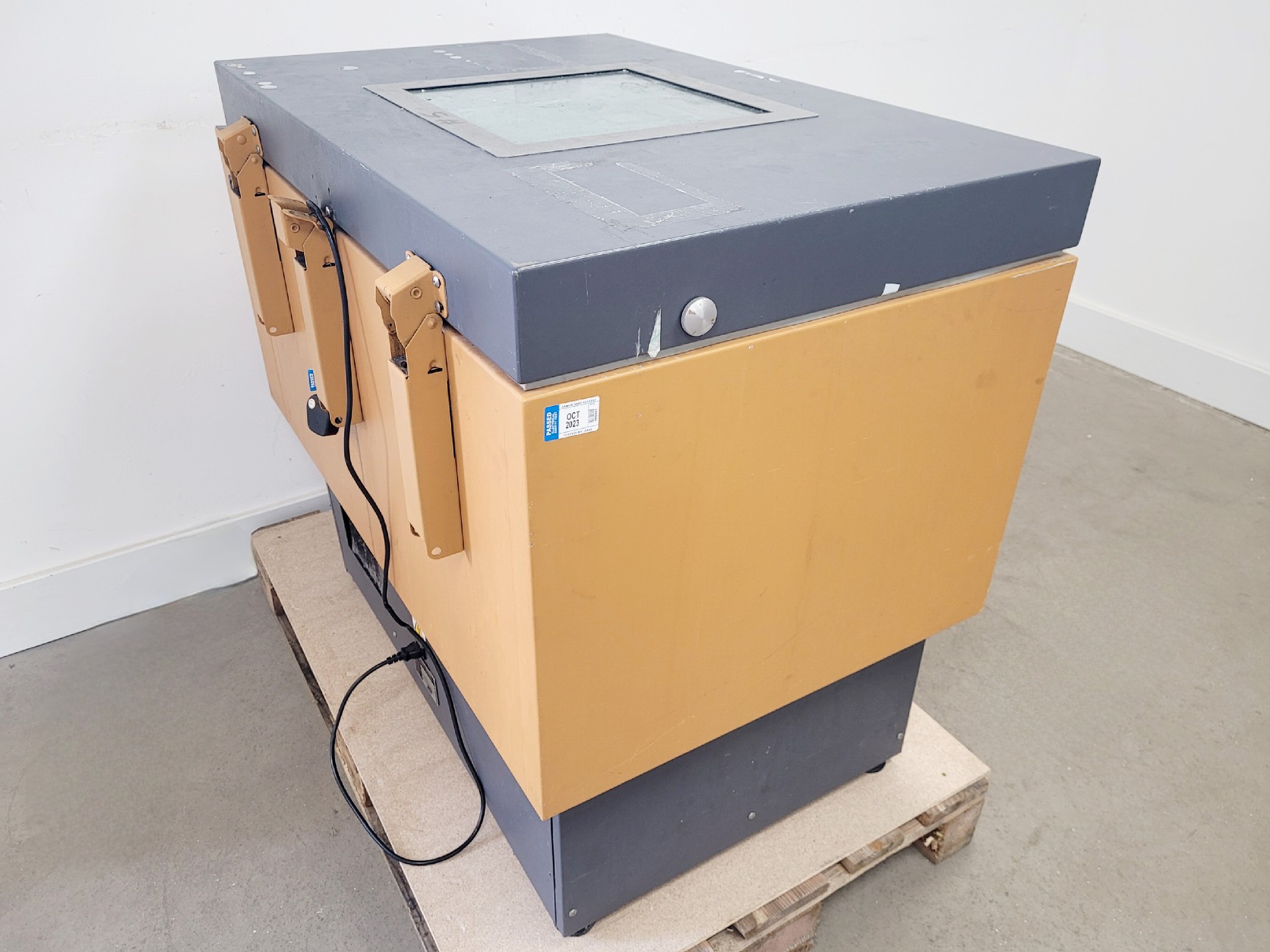 Image of New Brunswick Scientific Controlled Environment Incubator Shaker G-25 Lab Faulty