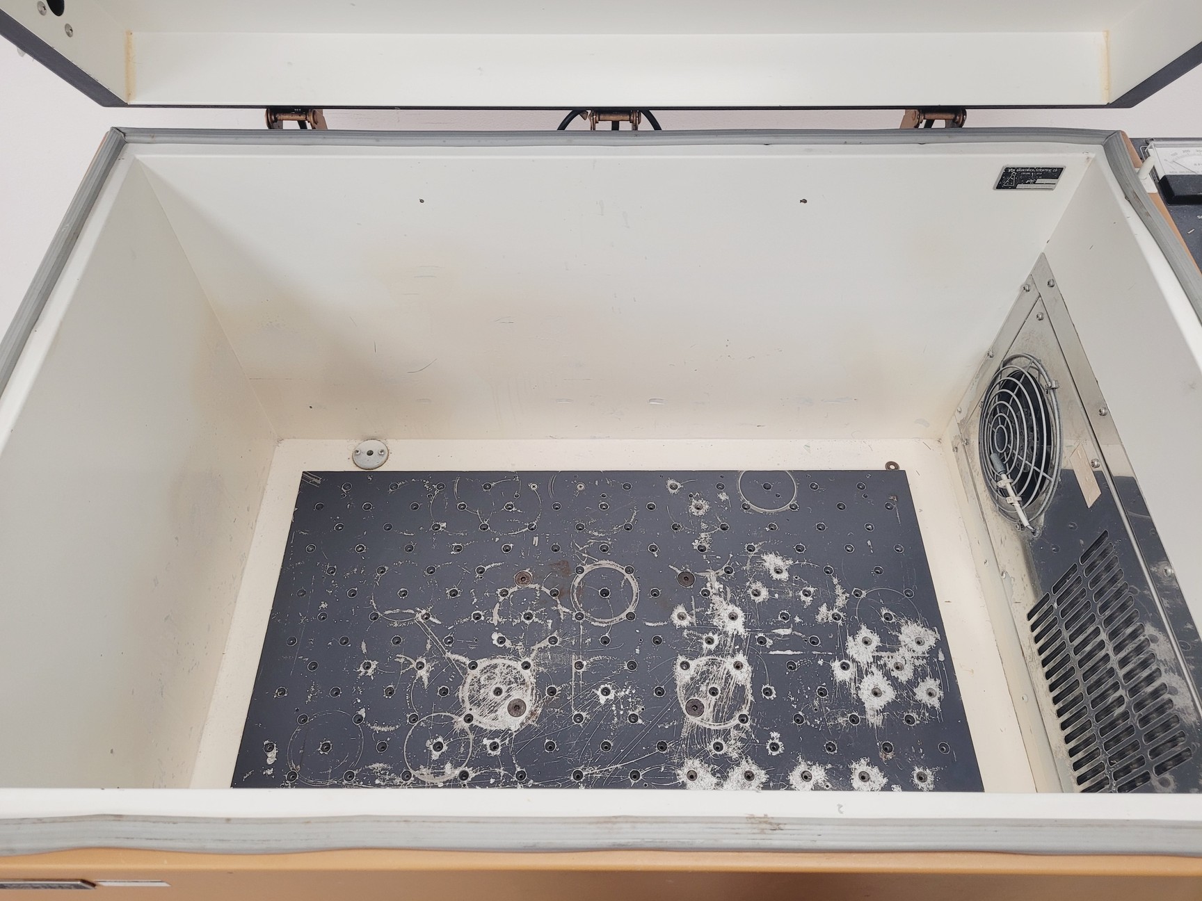 Image of New Brunswick Scientific Controlled Environment Incubator Shaker G-25 Lab Faulty