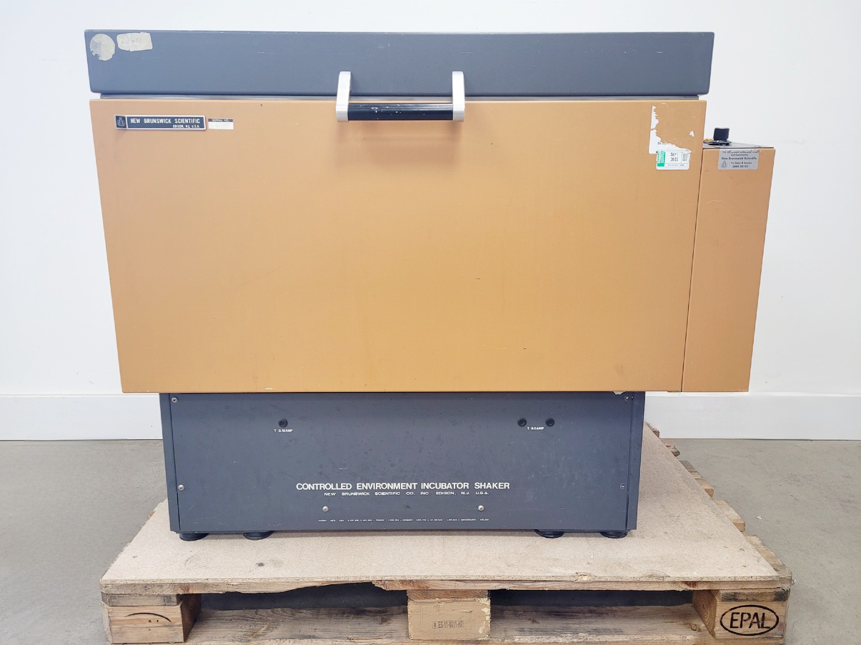 Image of New Brunswick Scientific Controlled Environment Incubator Shaker G-25 Lab Faulty