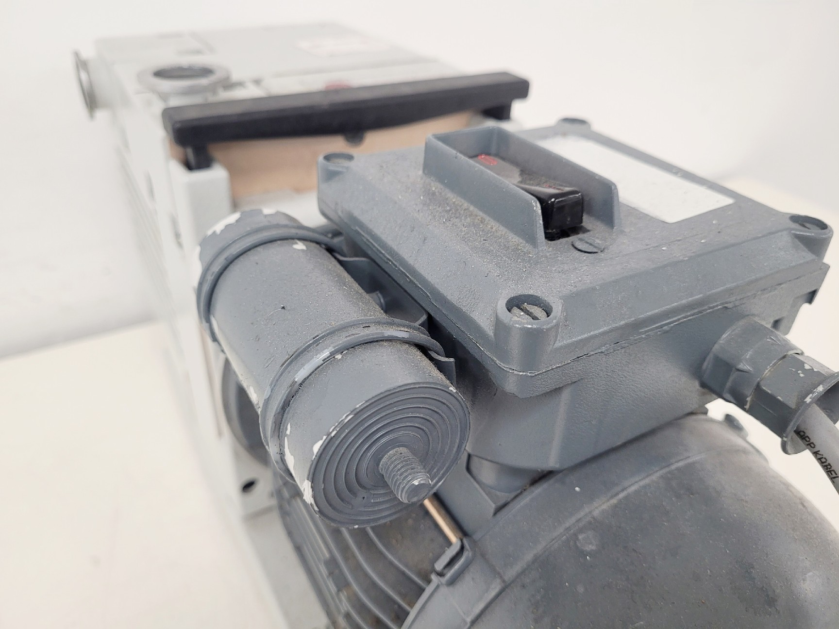 Image of Leybold Vakuum Trivac D16B Rotary Vane Vacuum Pump