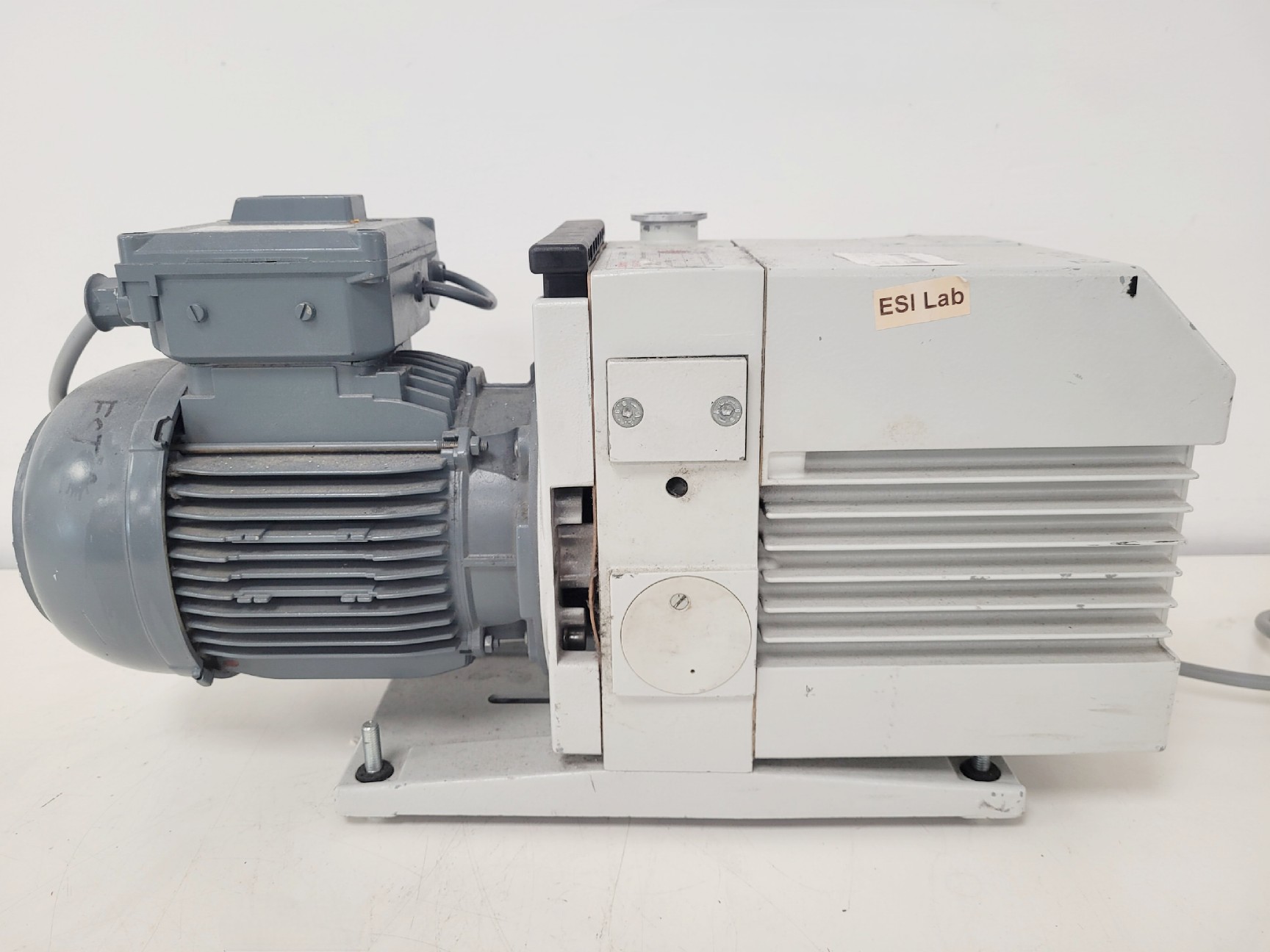 Image of Leybold Vakuum Trivac D16B Rotary Vane Vacuum Pump