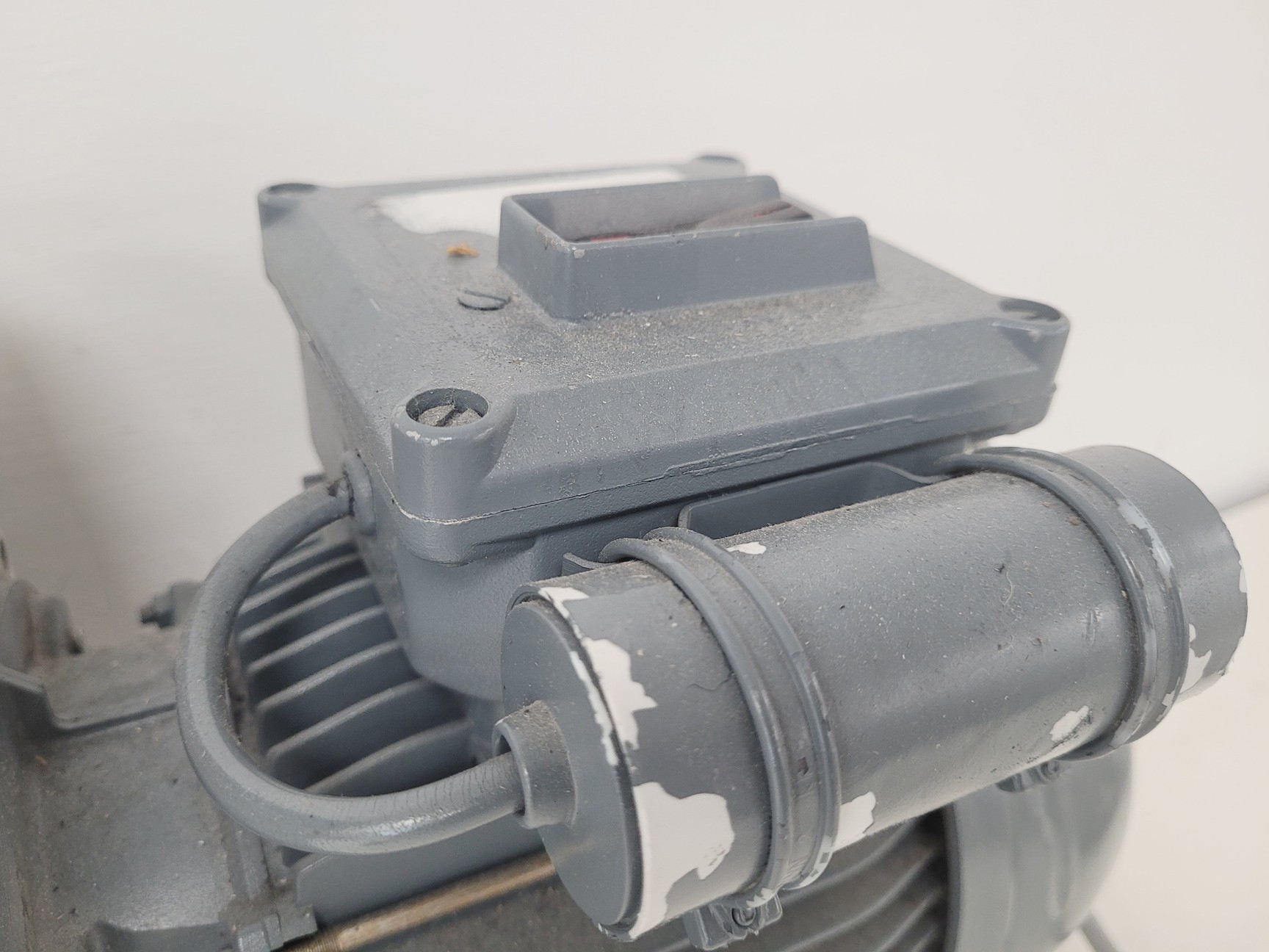 Image of Leybold Vakuum Trivac D16B Rotary Vane Vacuum Pump