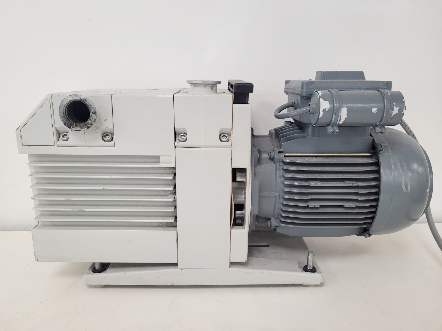 Image of Leybold Vakuum Trivac D16B Rotary Vane Vacuum Pump