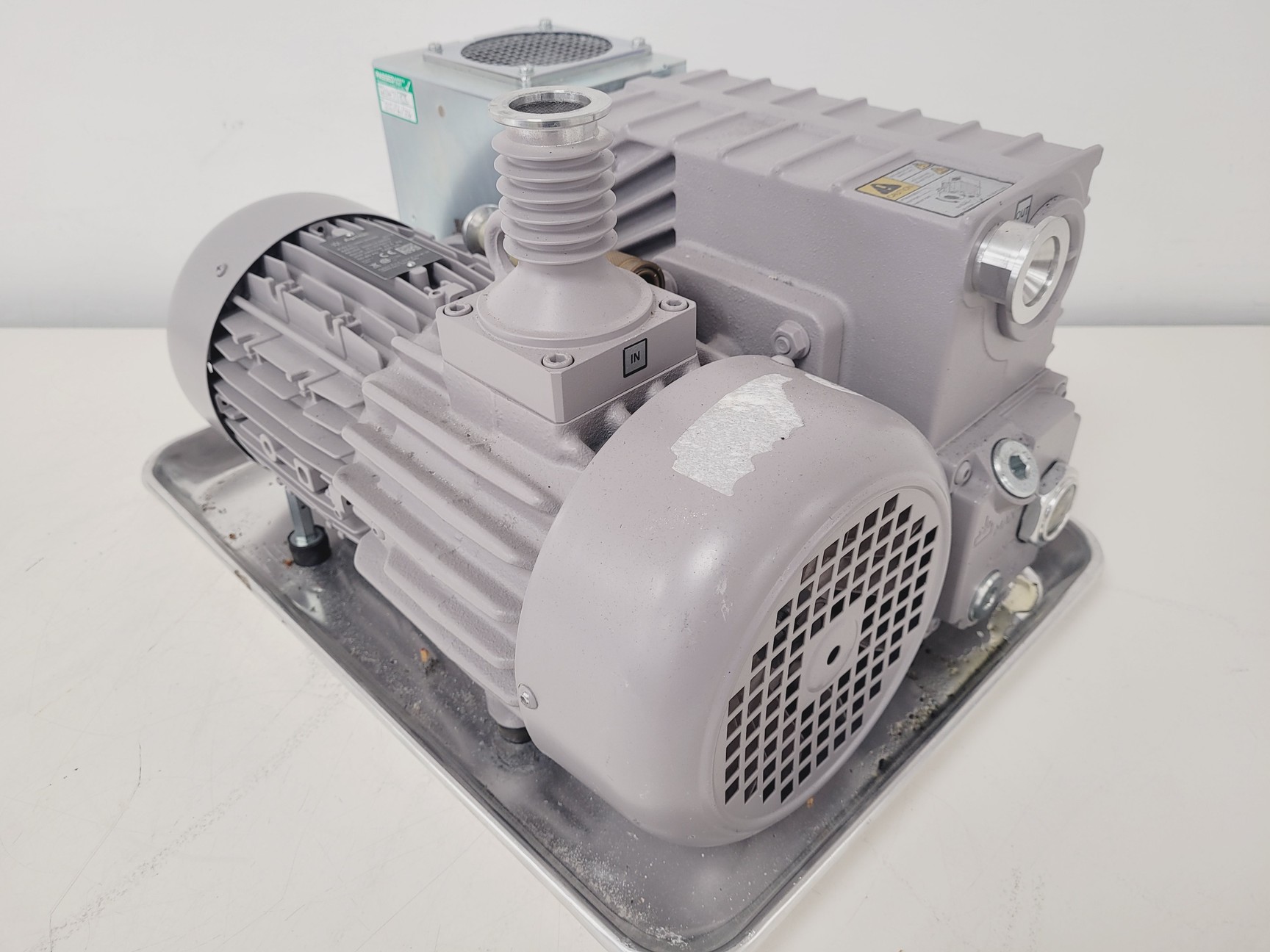 Image of Agilent Technologies MS40+ Rotary Vane Vacuum Pump Lab