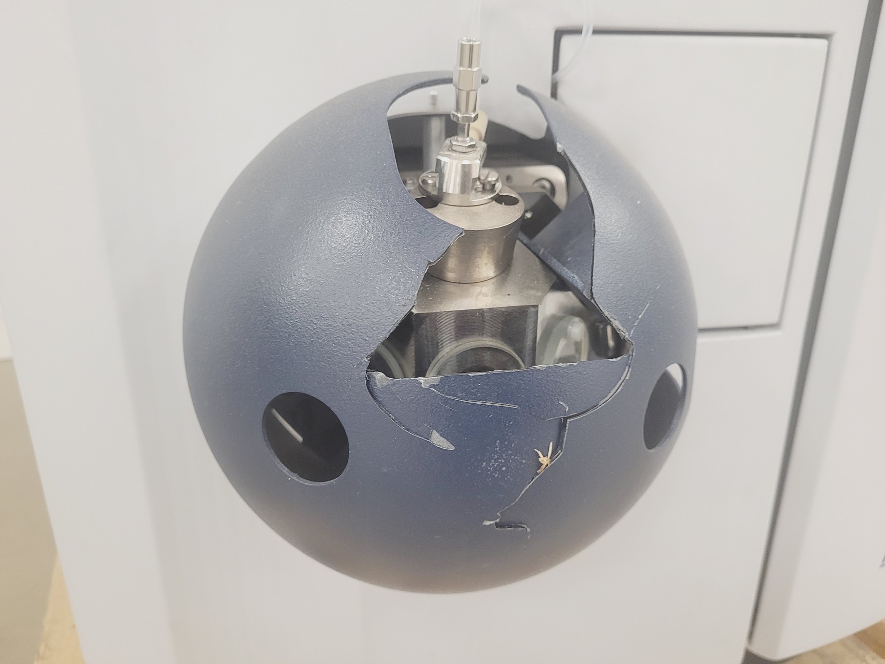 Image of Bruker MicrOTOF Bench Top ESI-TOF MS Lab