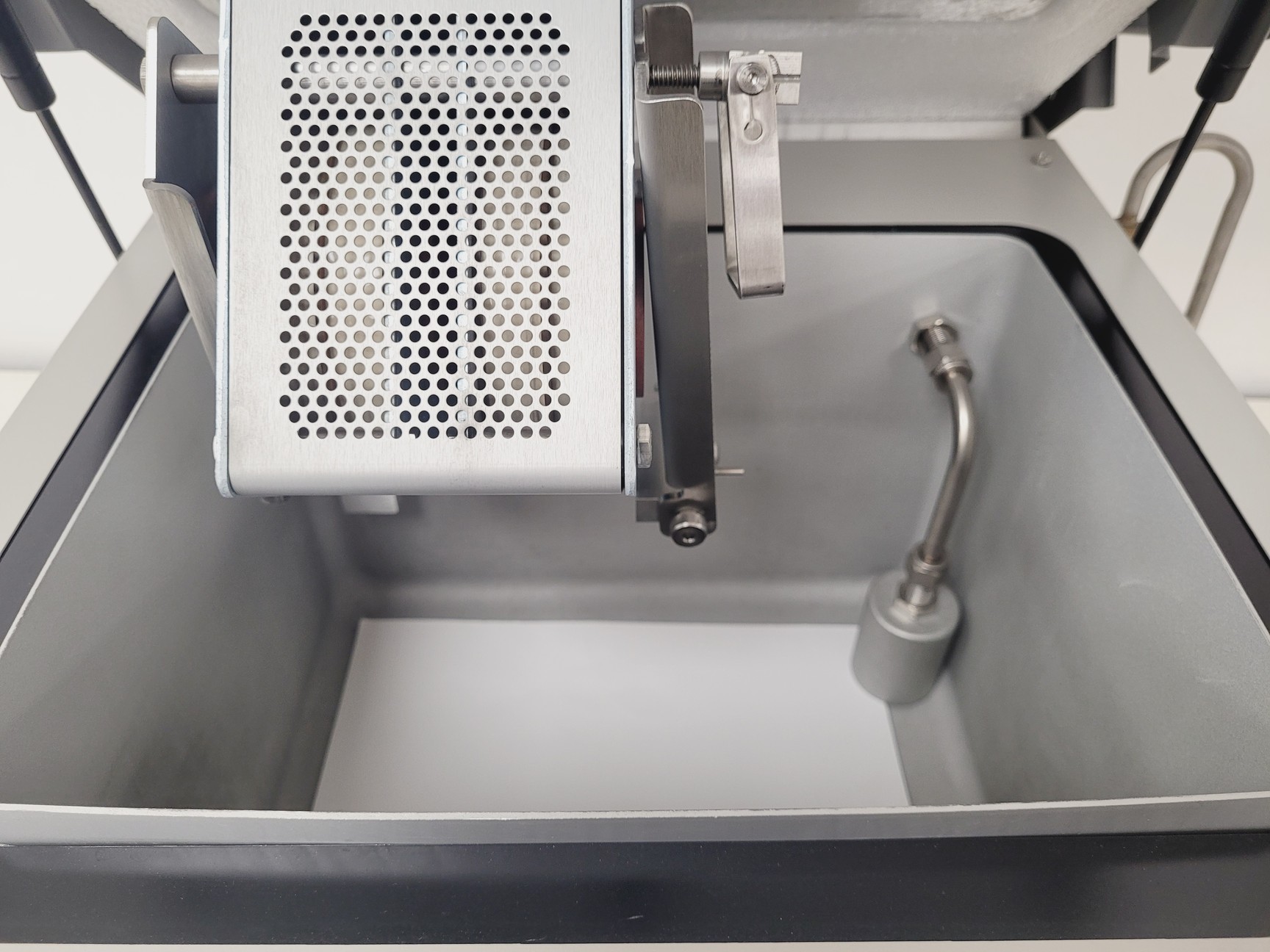 Image of SPEX SamplePrep 6875A Dual-Chamber Cryogenic Grinder Lab