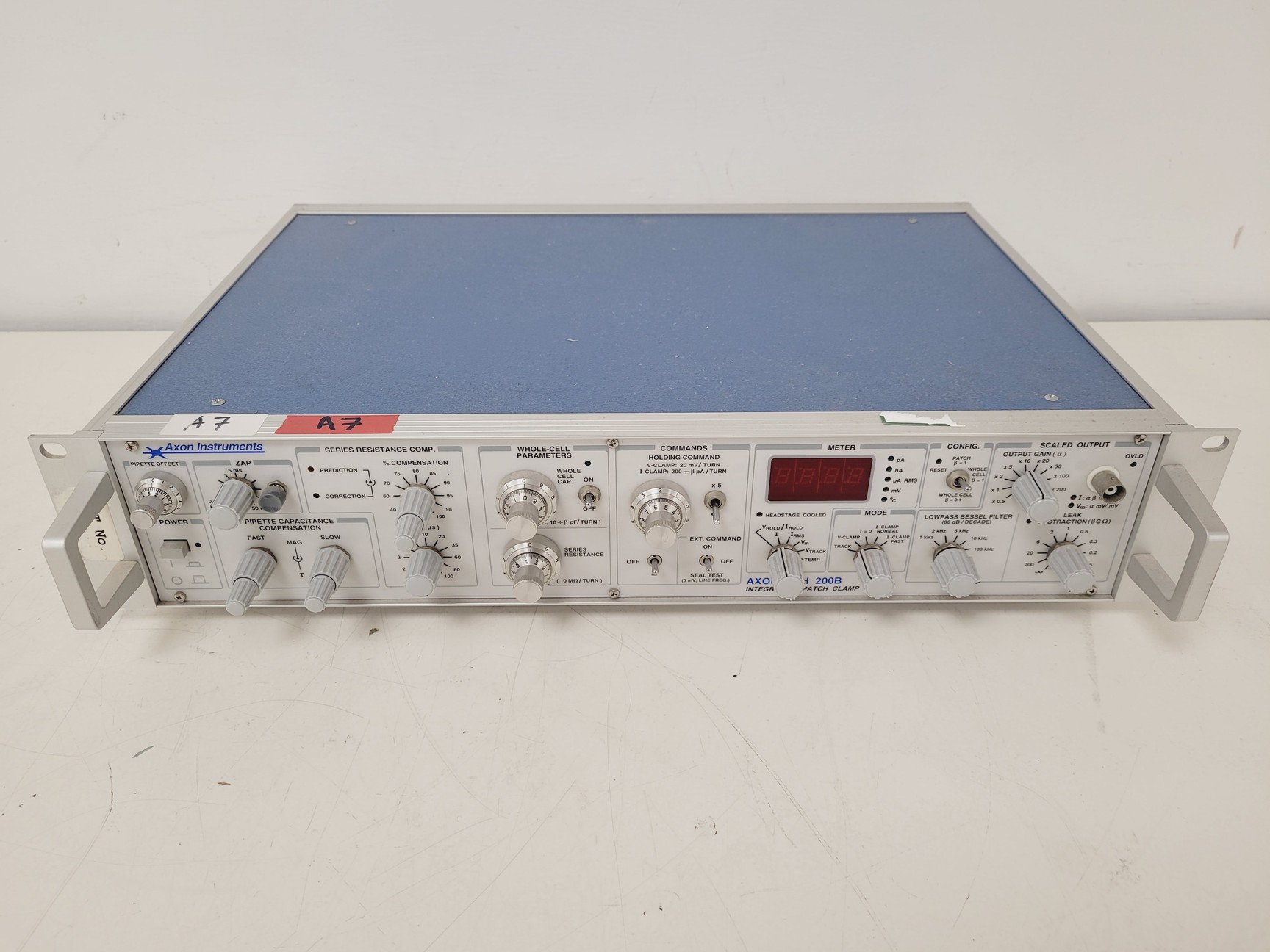 Image of Axon Instruments Axopatch 200B Integrating Patch Clamp Amplifier Lab