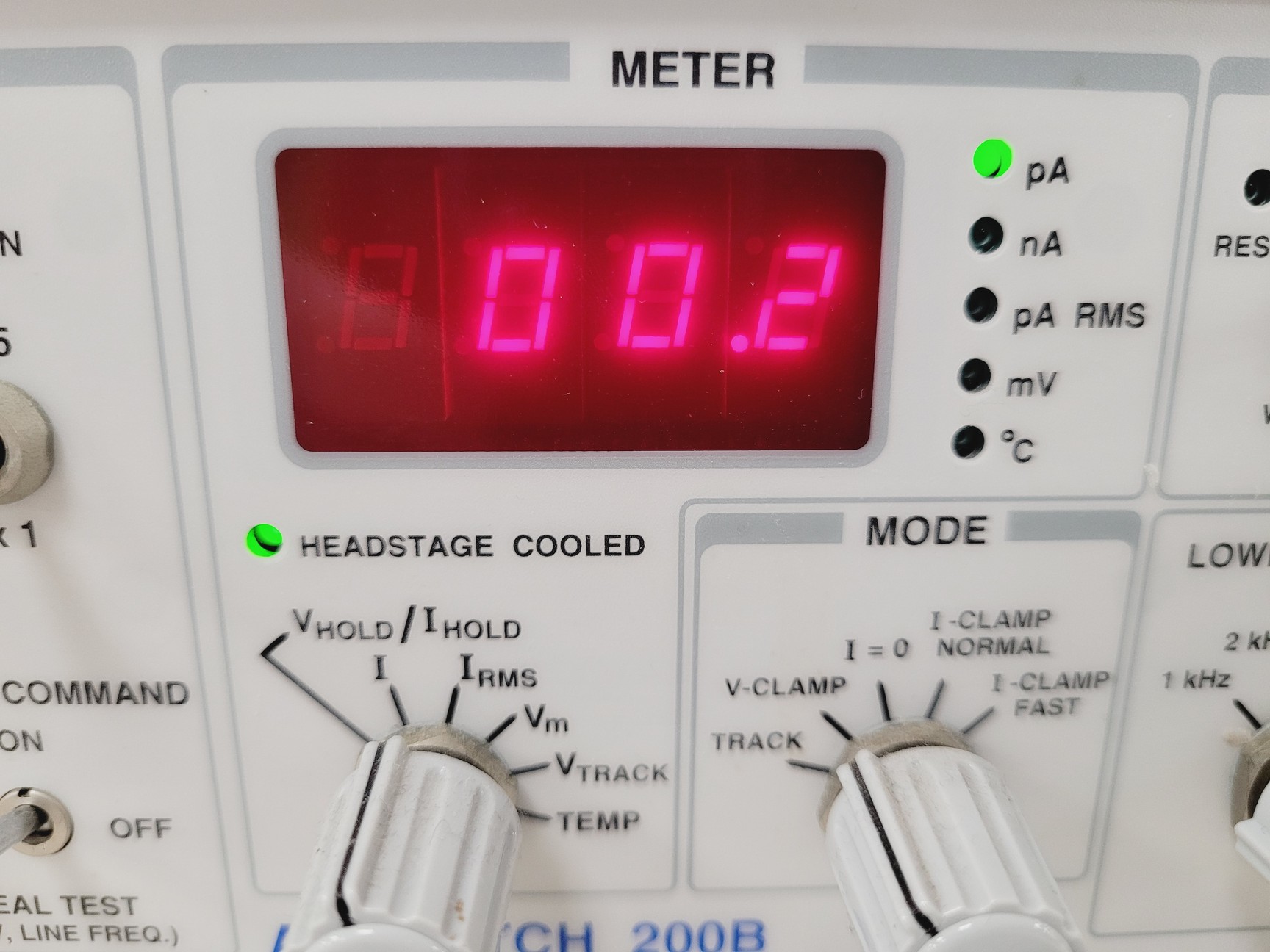 Image of Axon Instruments Axopatch 200B Integrating Patch Clamp Amplifier Lab