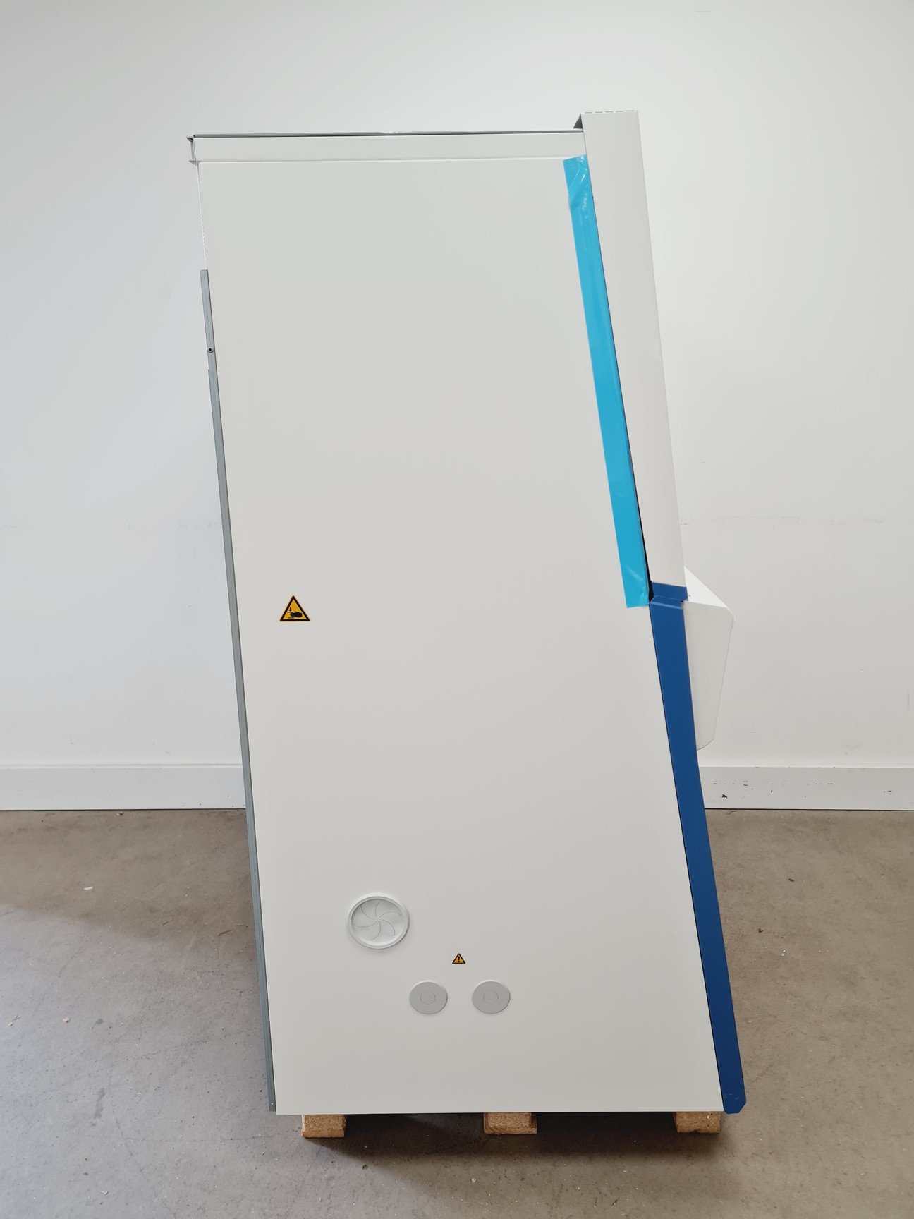 Image of Thermo Scientific MSC 1.2 MSC-Advantage Class 2 Biological Safety Cabinet Lab