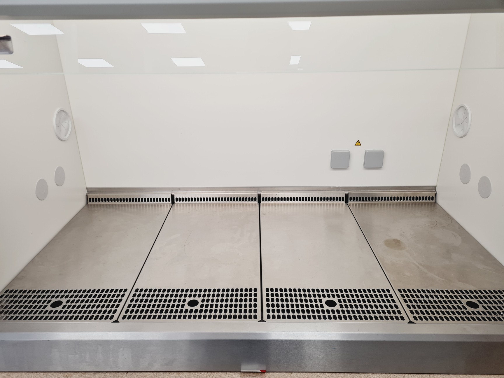 Image of Thermo Scientific MSC 1.2 MSC-Advantage Class 2 Biological Safety Cabinet Lab
